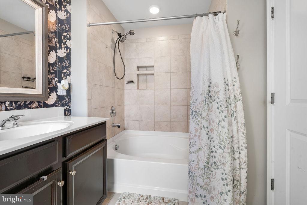 WOODMORE TOWNE CENTRE - Residential