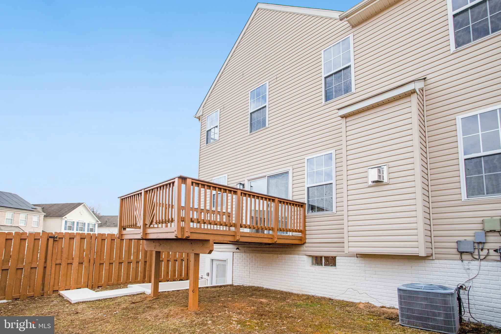 COURTHOUSE SQUARE - Residential