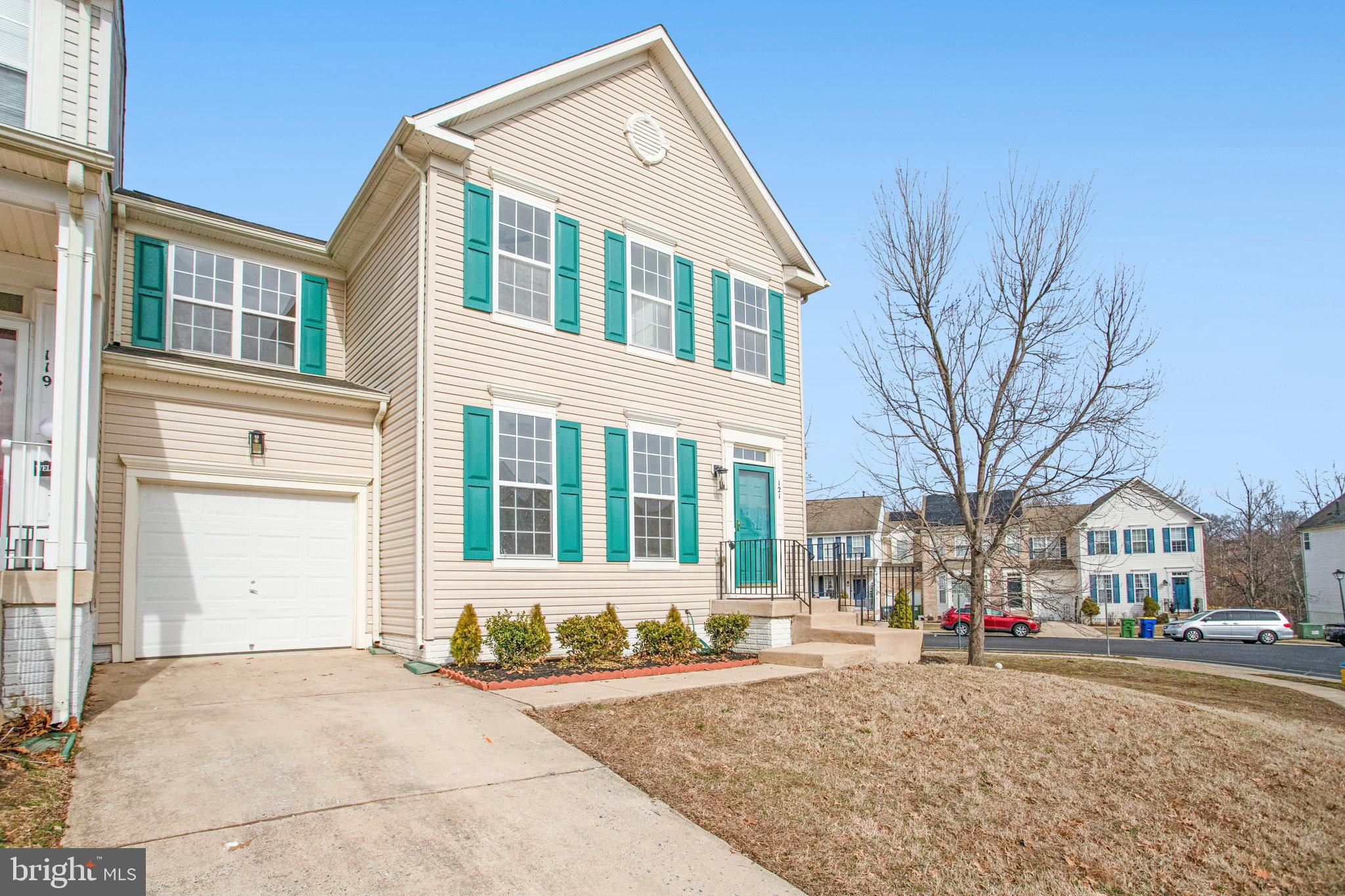 COURTHOUSE SQUARE - Residential
