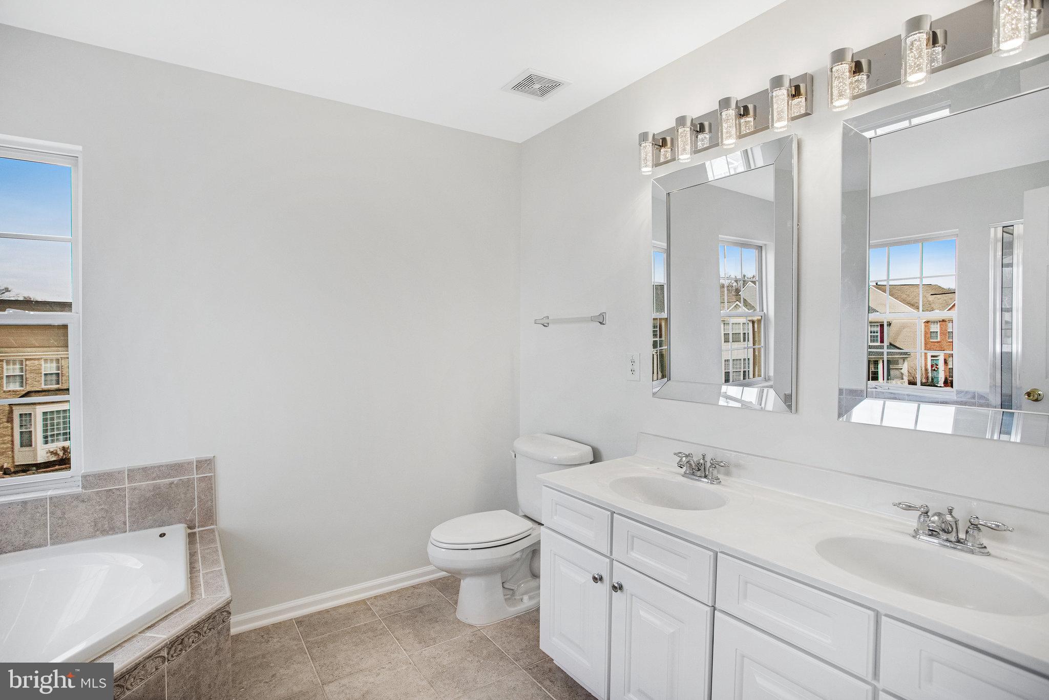 COURTHOUSE SQUARE - Residential