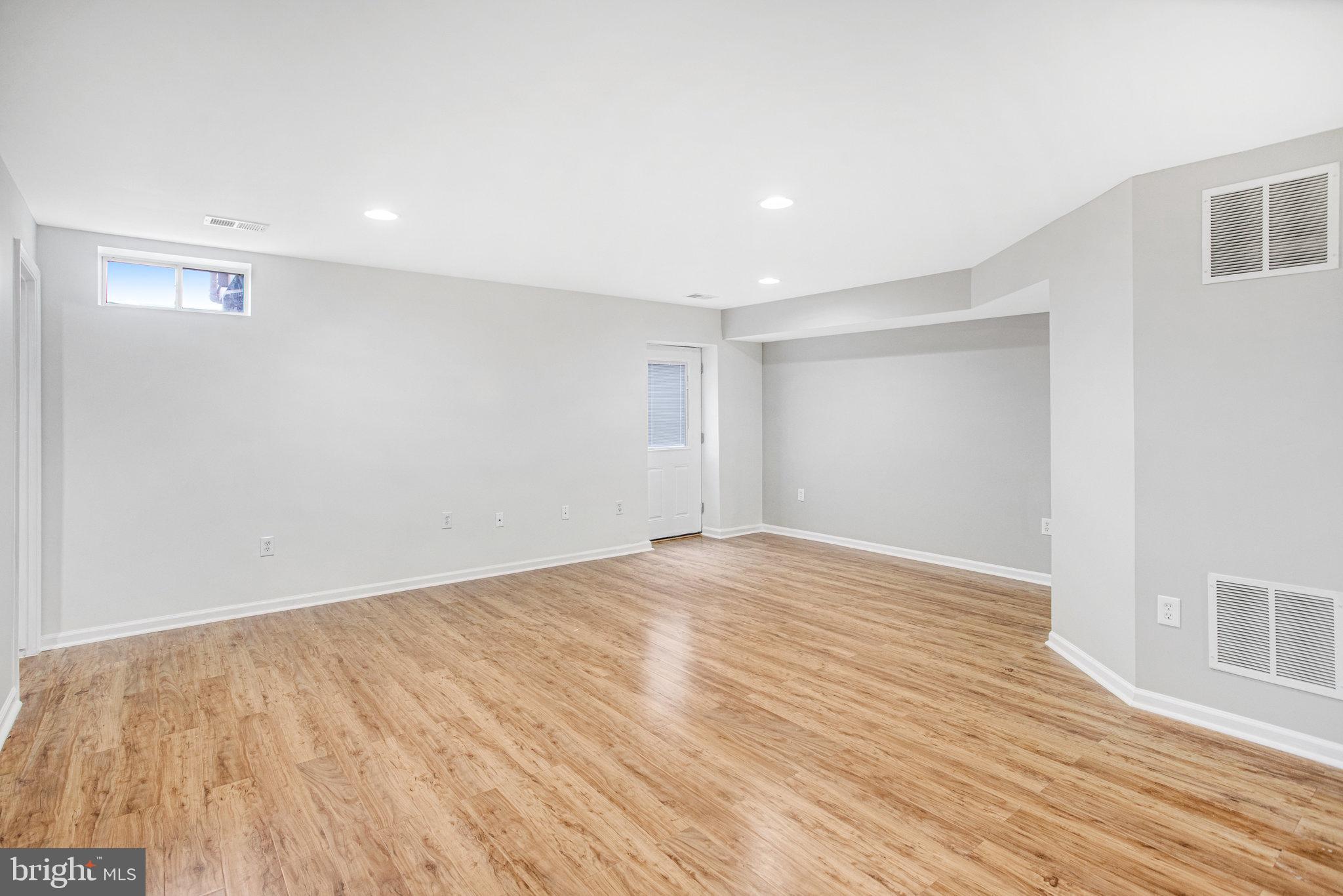 COURTHOUSE SQUARE - Residential