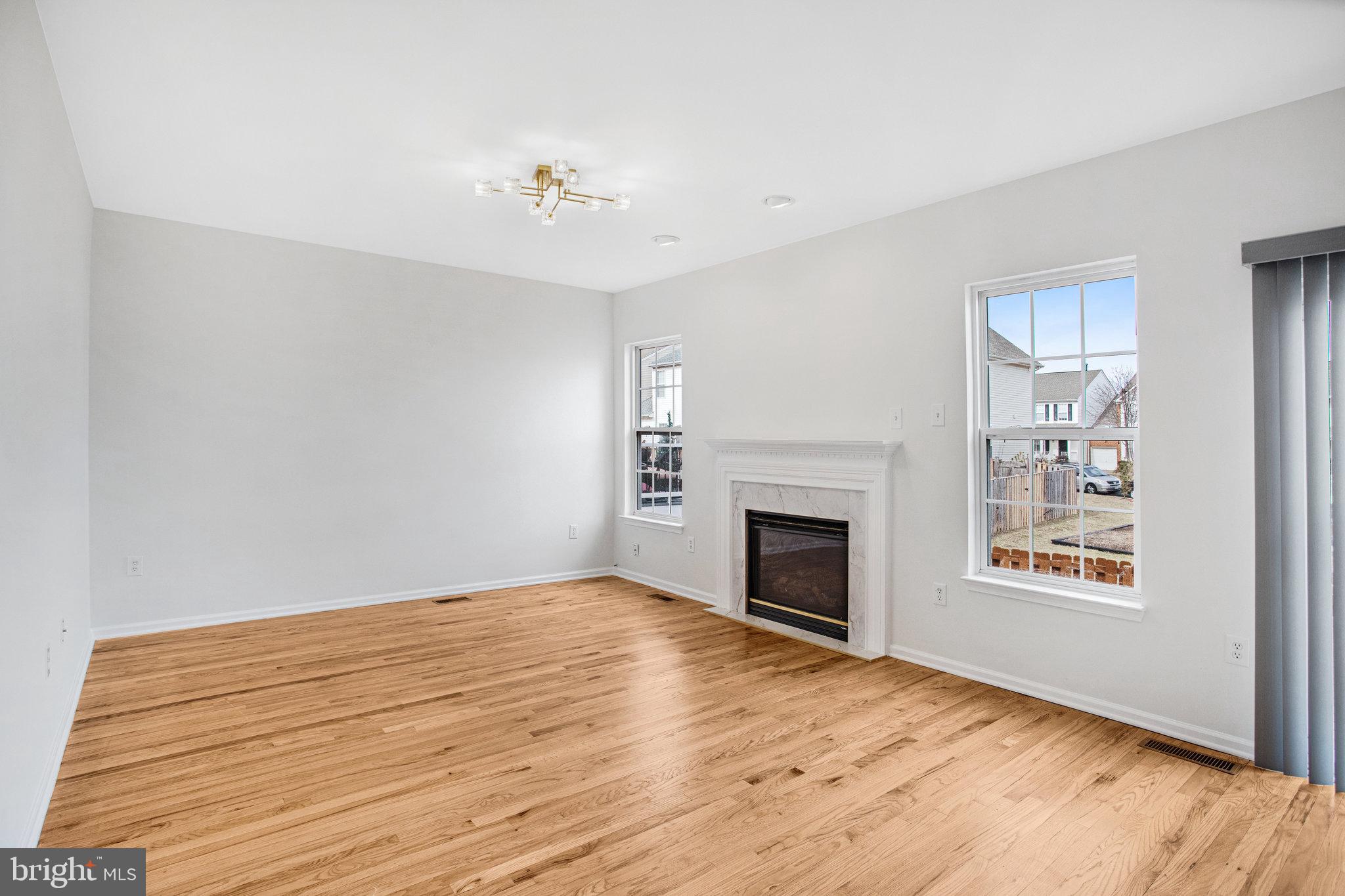 COURTHOUSE SQUARE - Residential