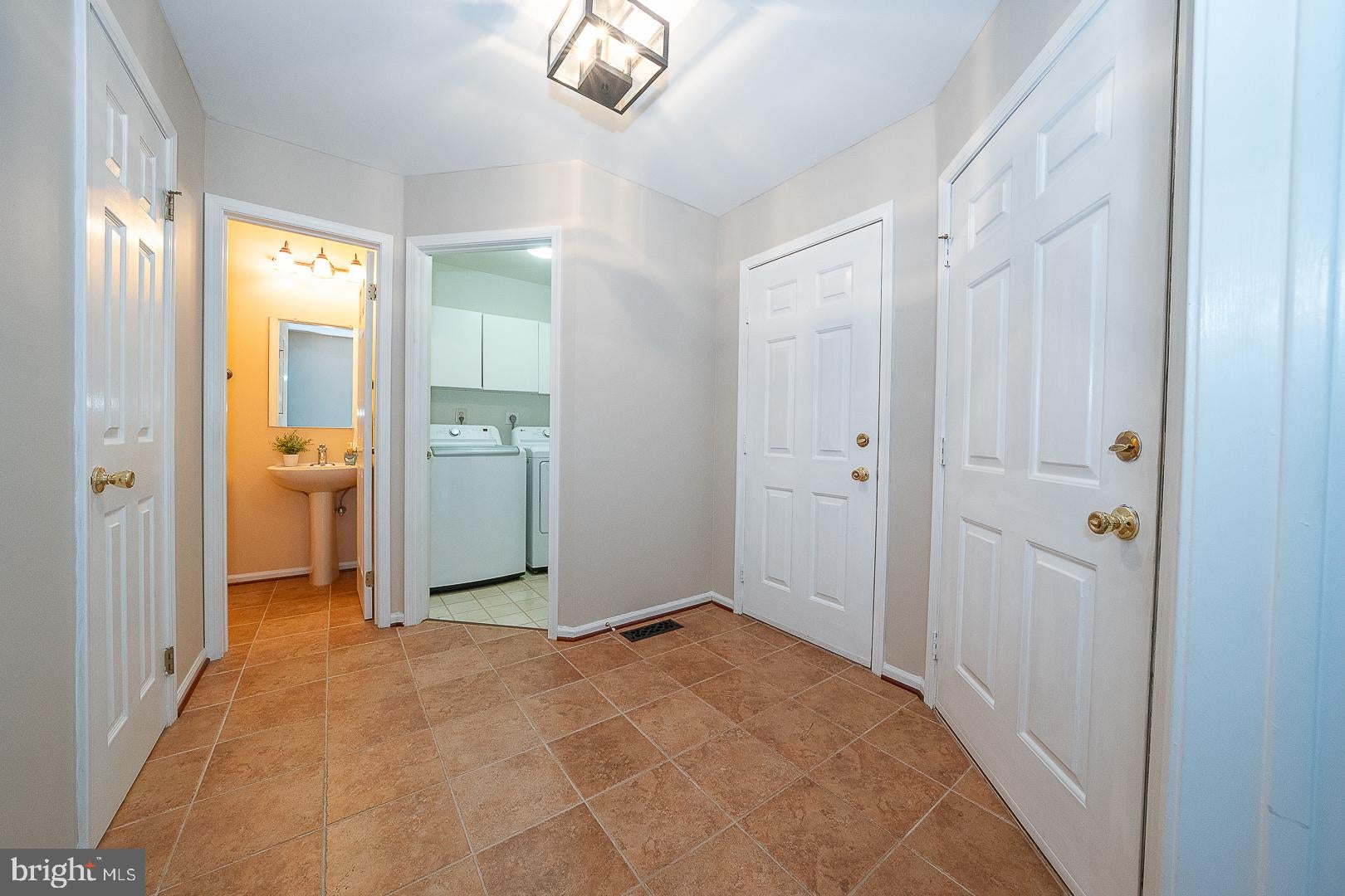 706 JACQUES CIRCLE
