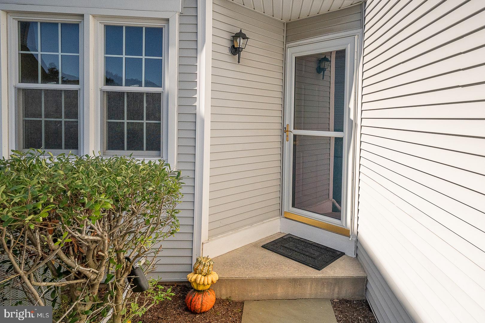 706 JACQUES CIRCLE
