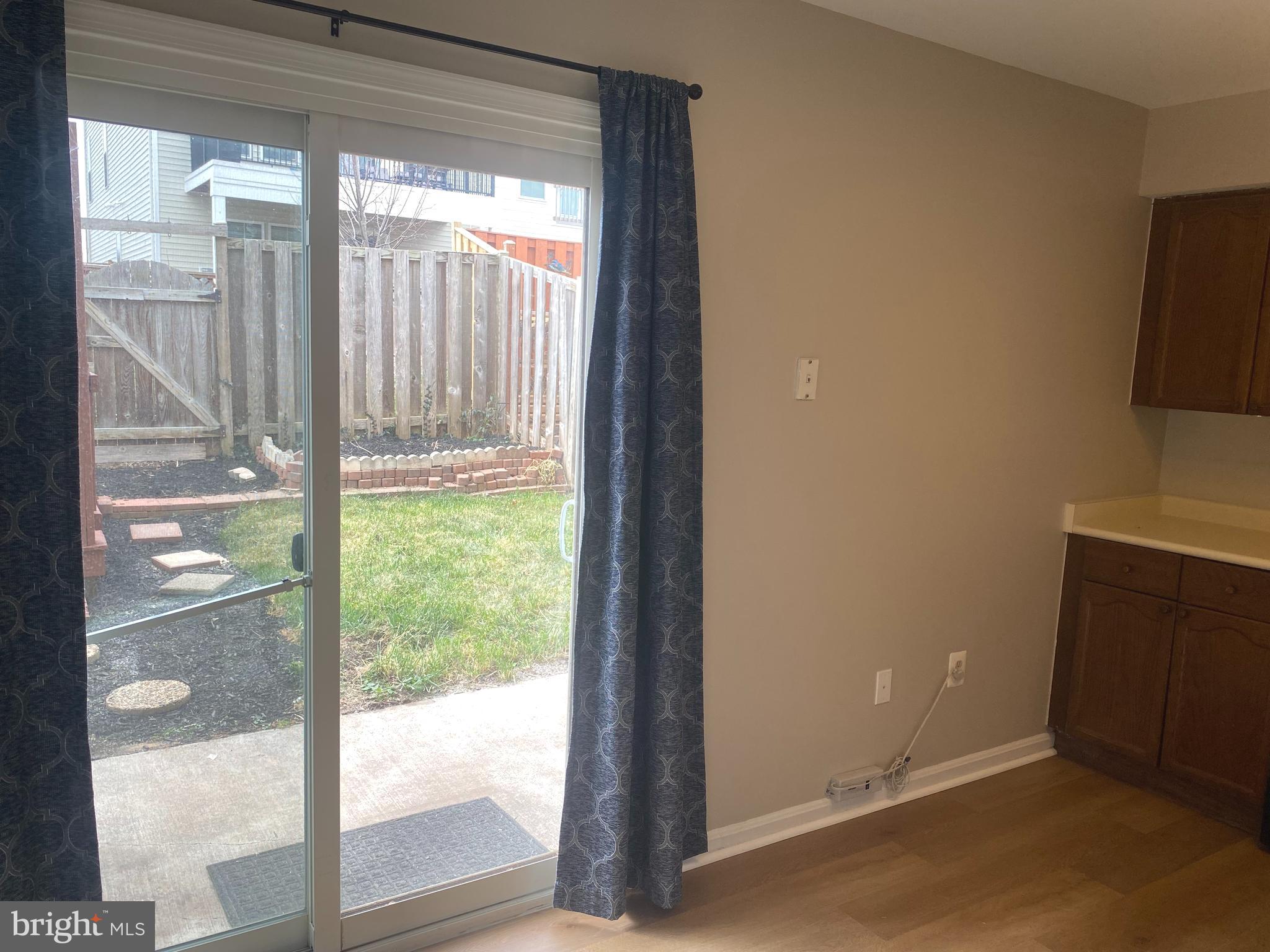 LONGSTREET COMMONS - Residential Lease