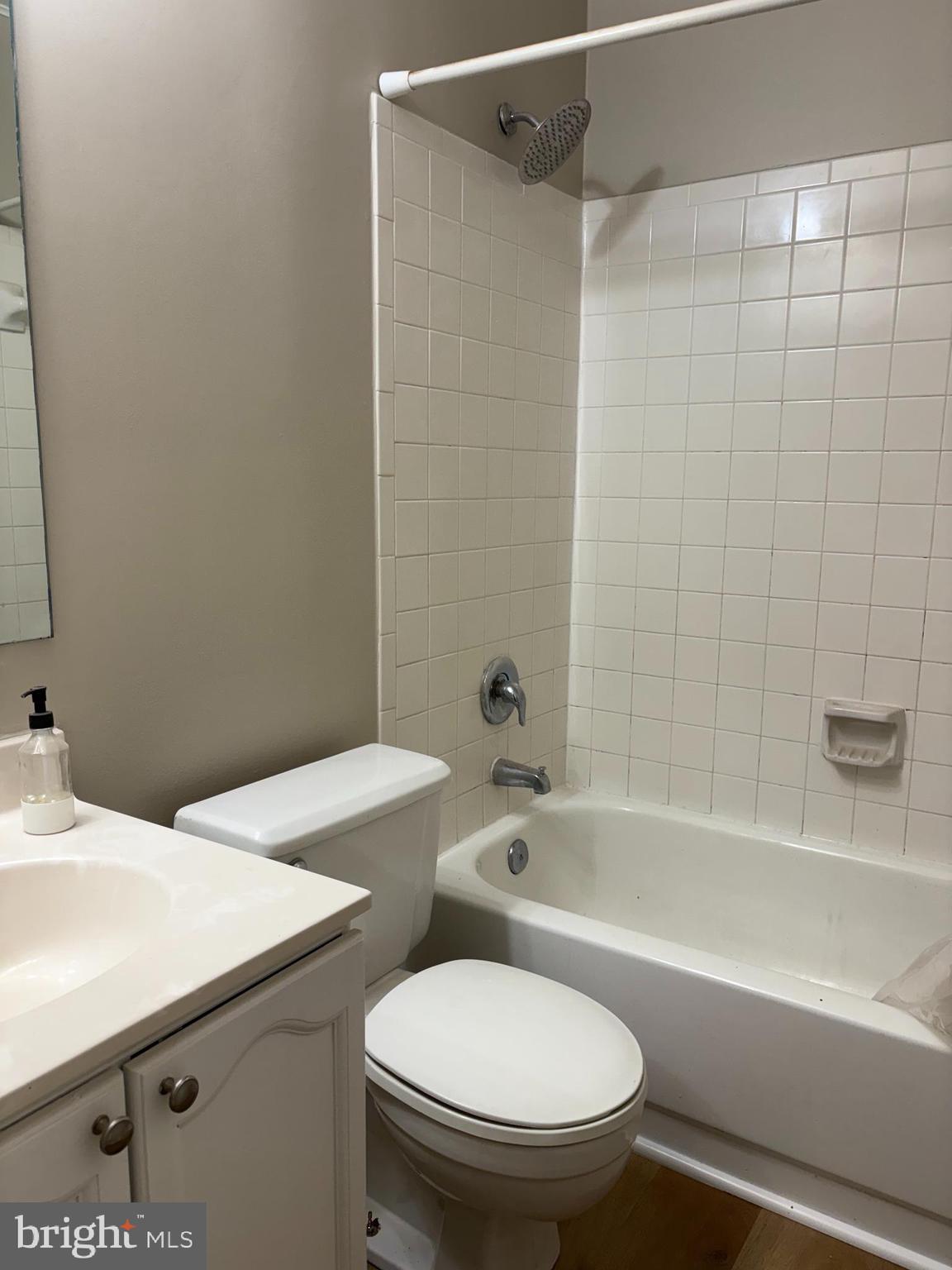 LONGSTREET COMMONS - Residential Lease