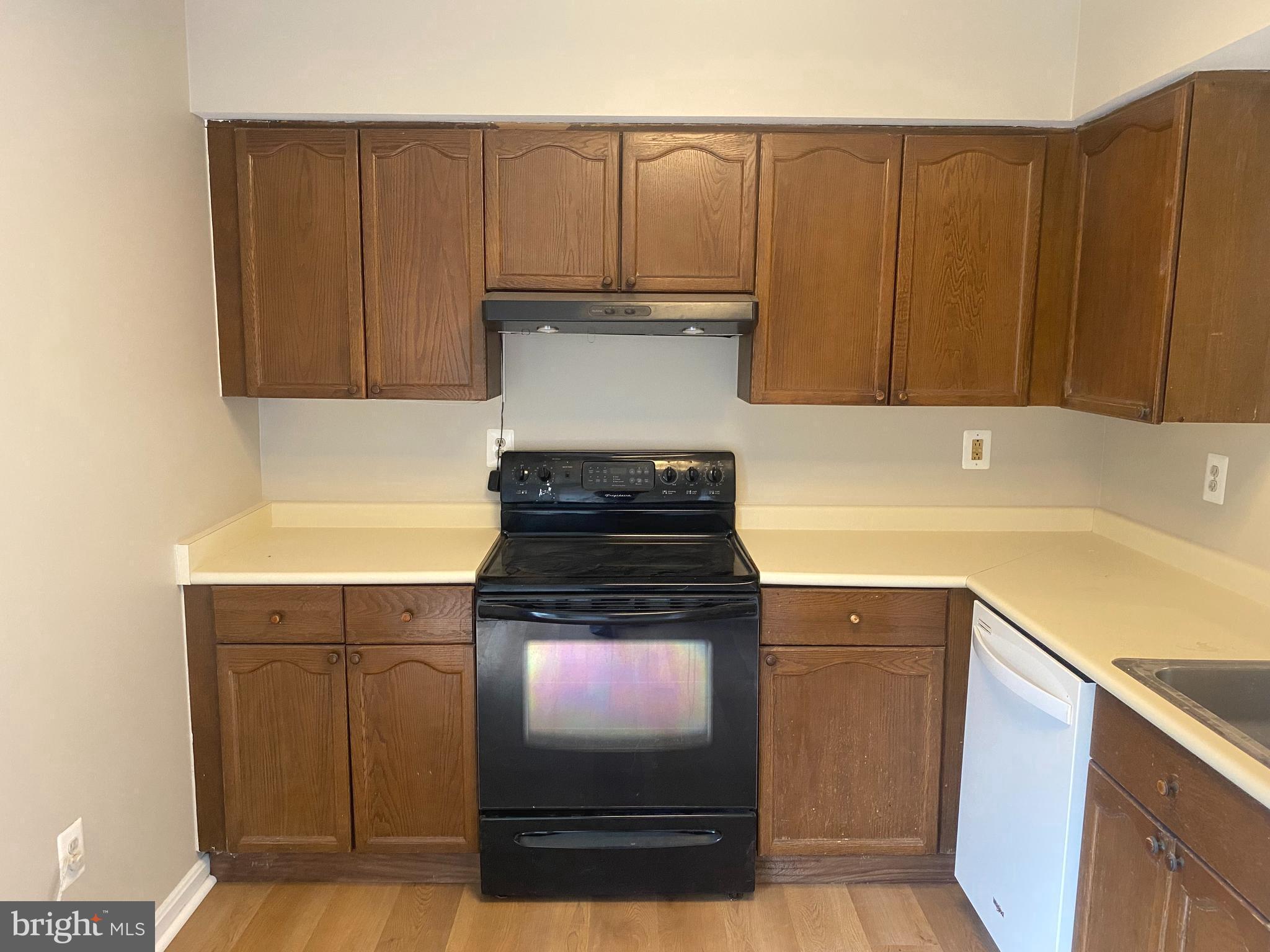 LONGSTREET COMMONS - Residential Lease