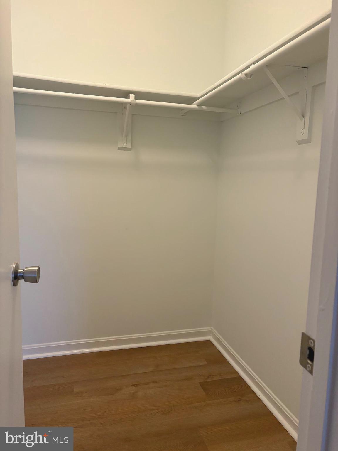 LONGSTREET COMMONS - Residential Lease