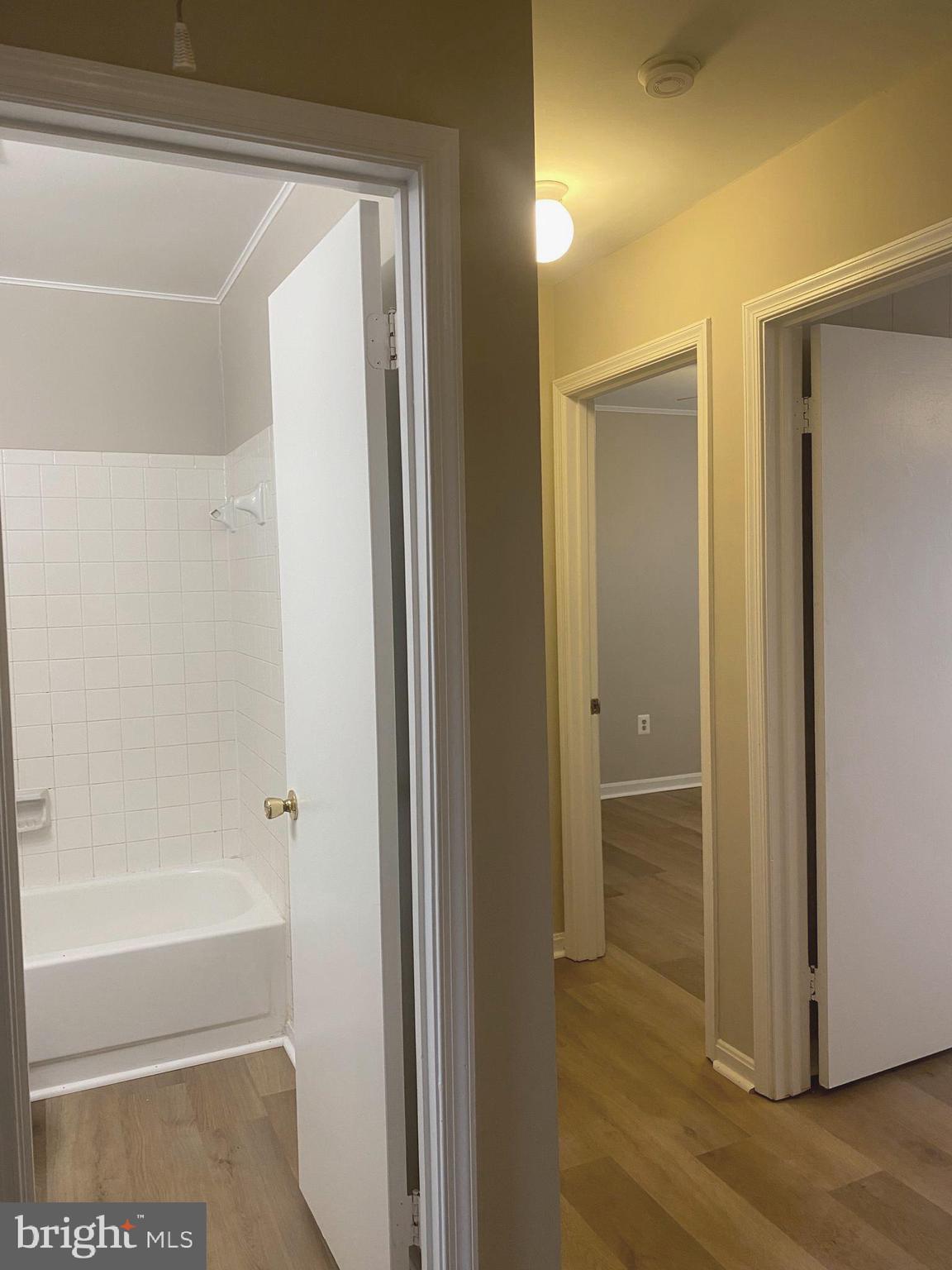 LONGSTREET COMMONS - Residential Lease