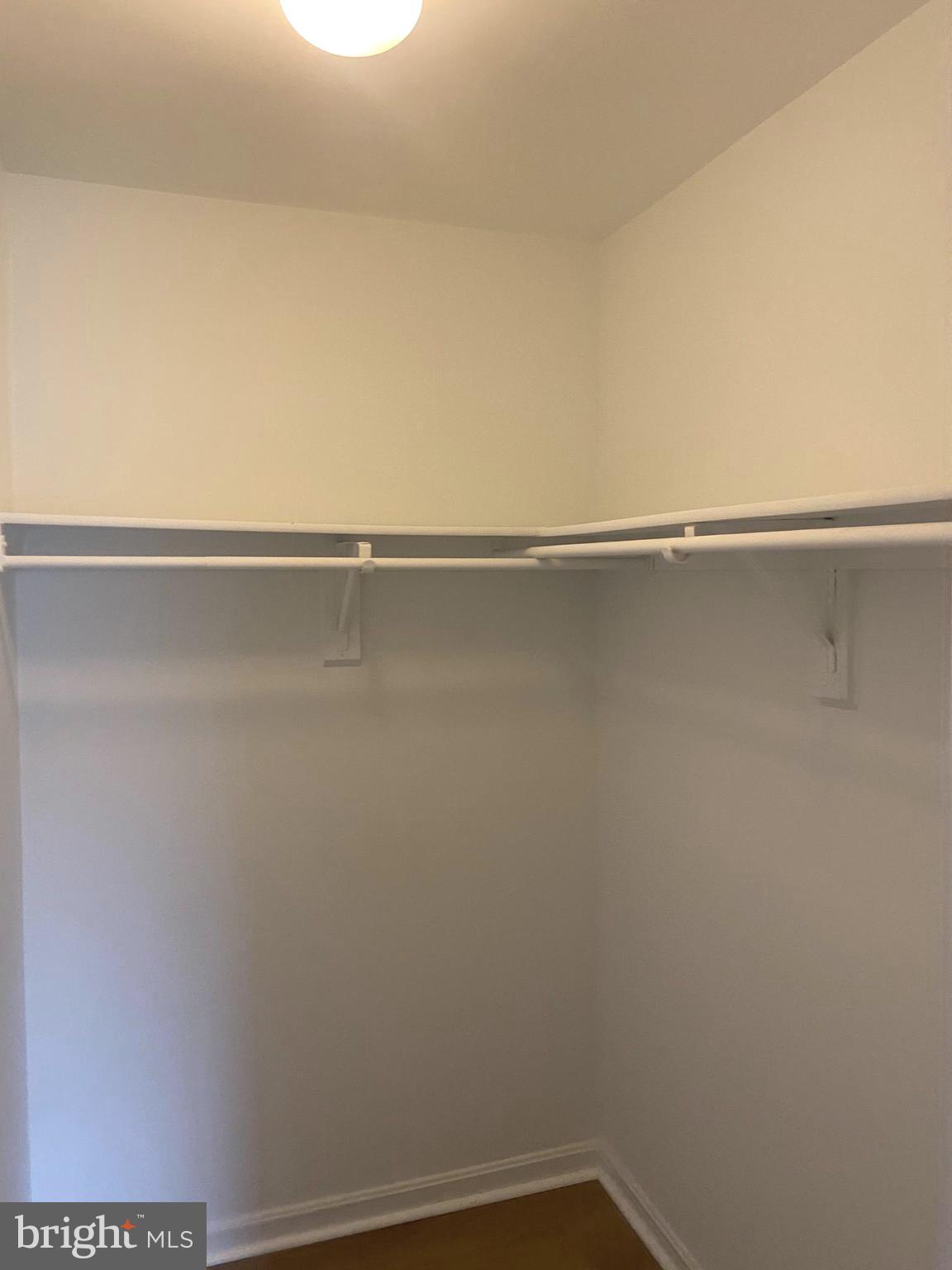 LONGSTREET COMMONS - Residential Lease