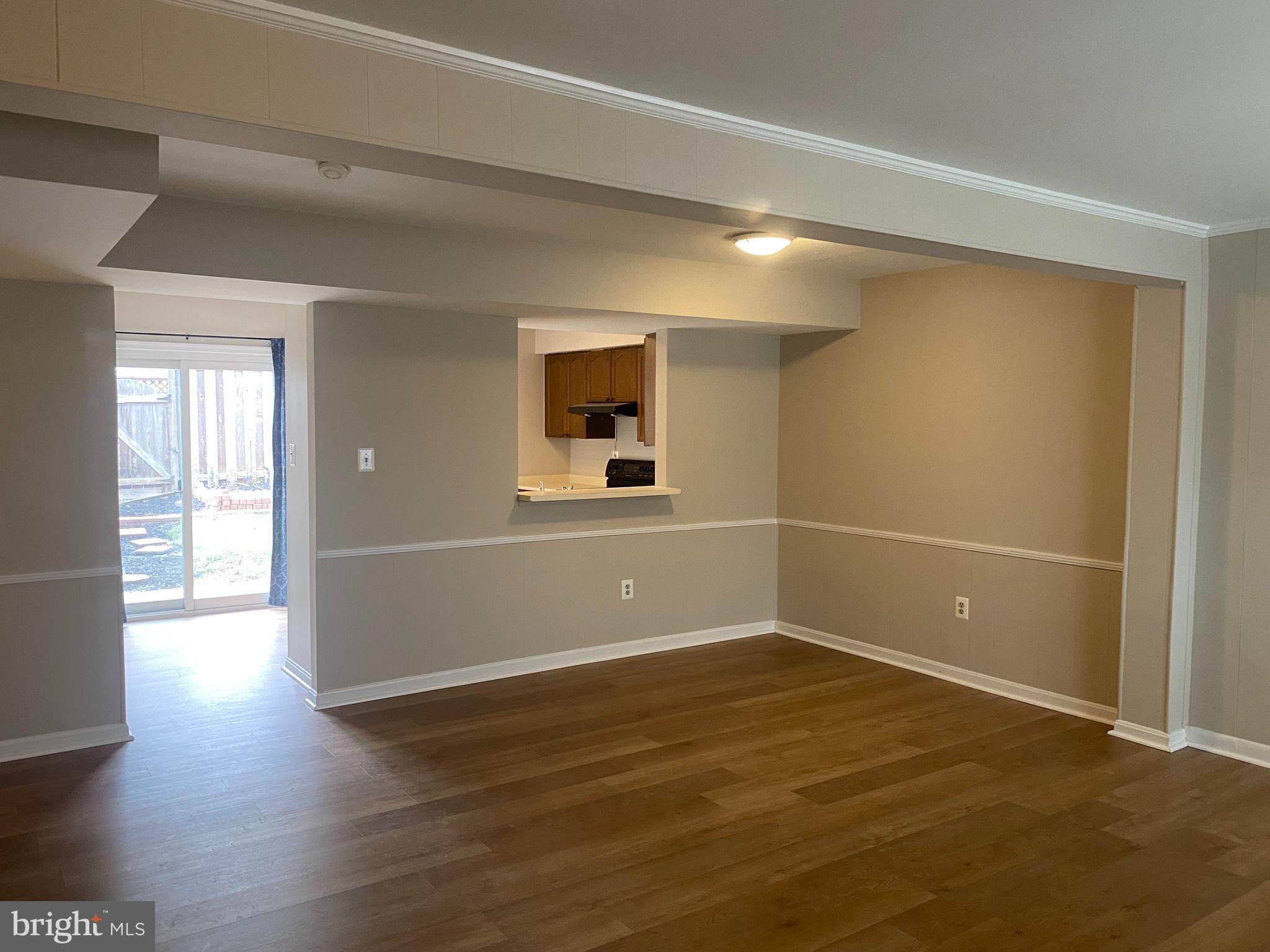 LONGSTREET COMMONS - Residential Lease