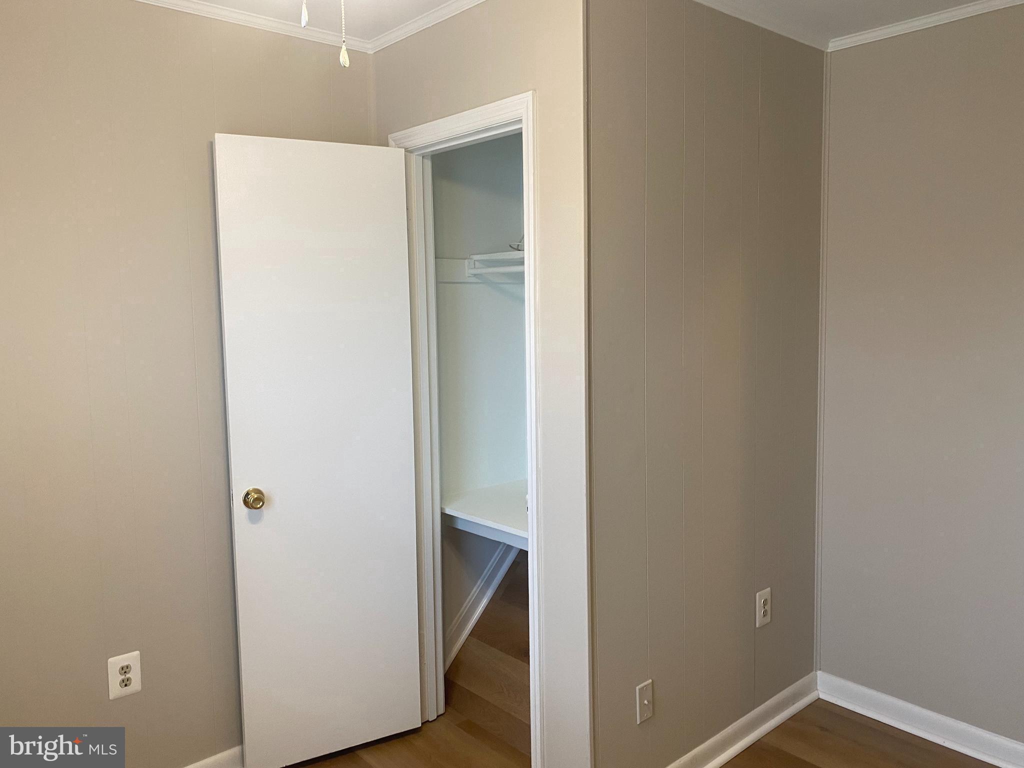 LONGSTREET COMMONS - Residential Lease