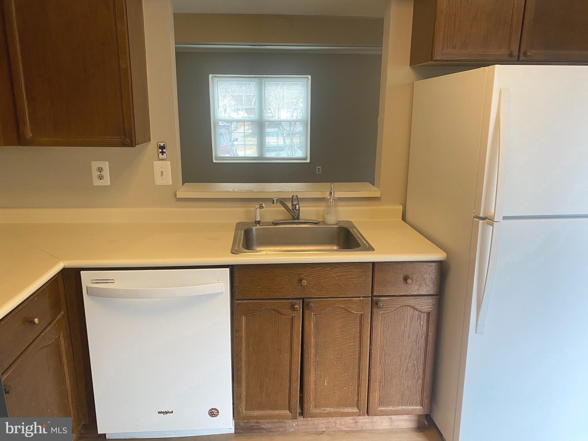 LONGSTREET COMMONS - Residential Lease