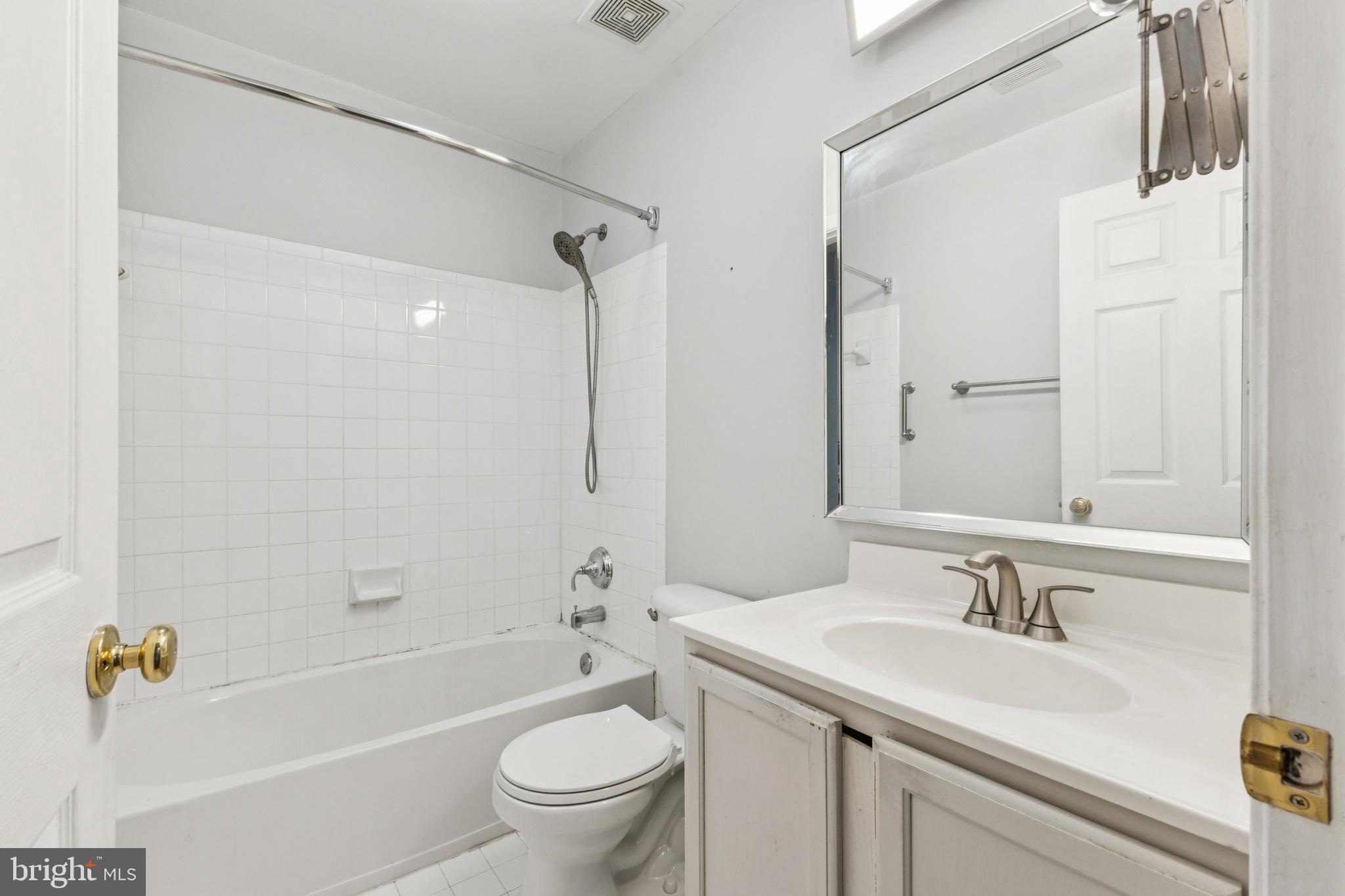 POTOMAC STATION - Residential Lease