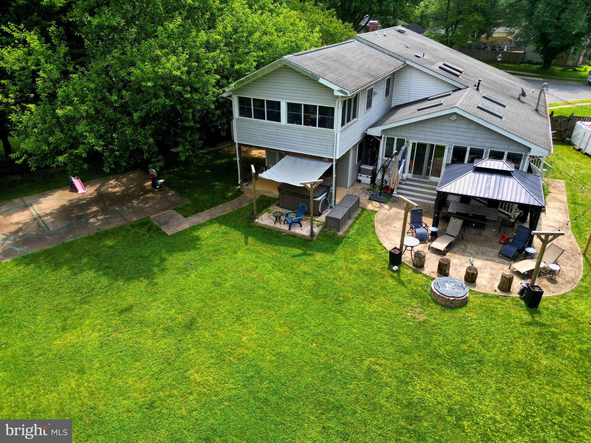 802 STREAMBANK COURT