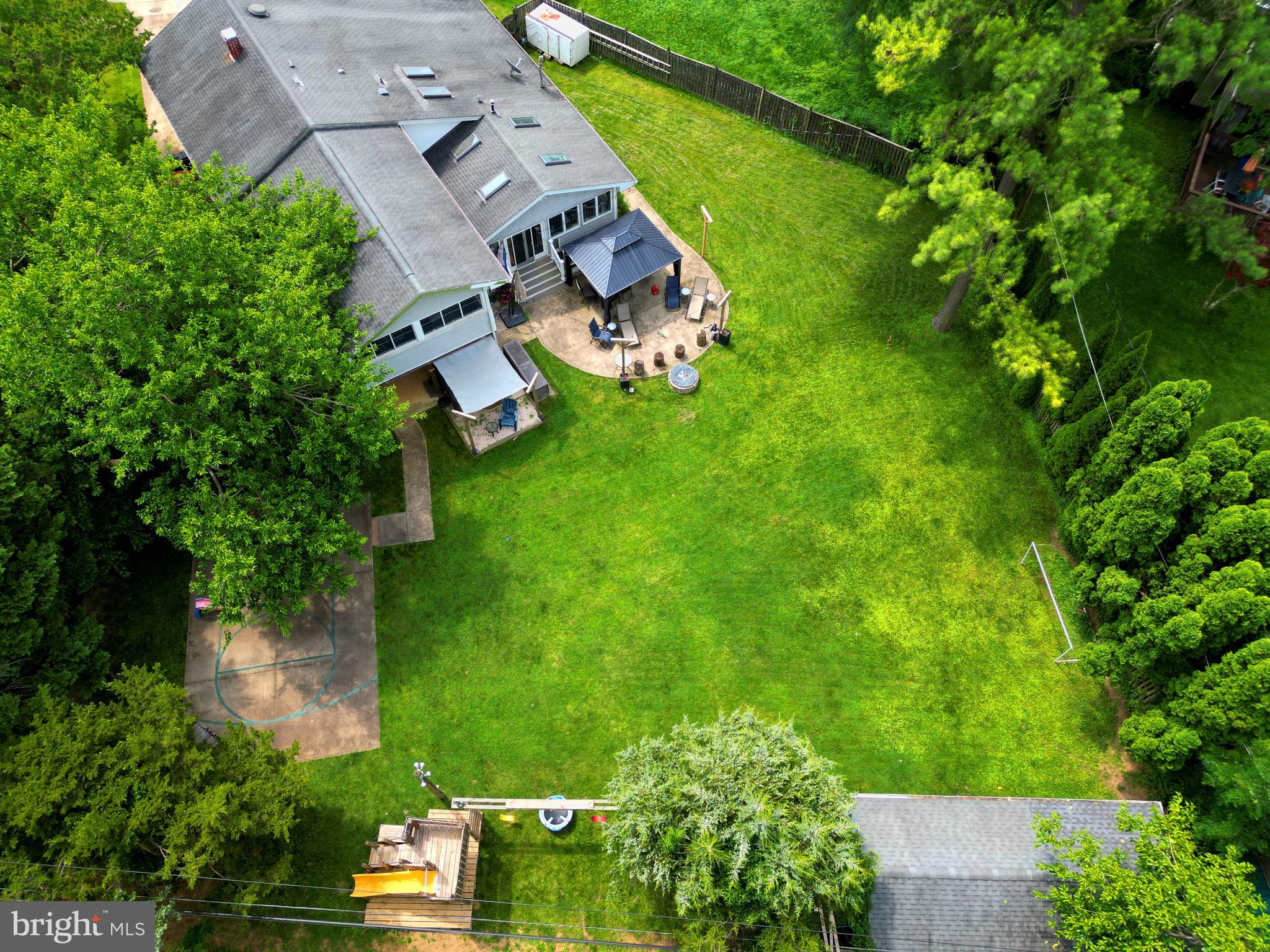 802 STREAMBANK COURT