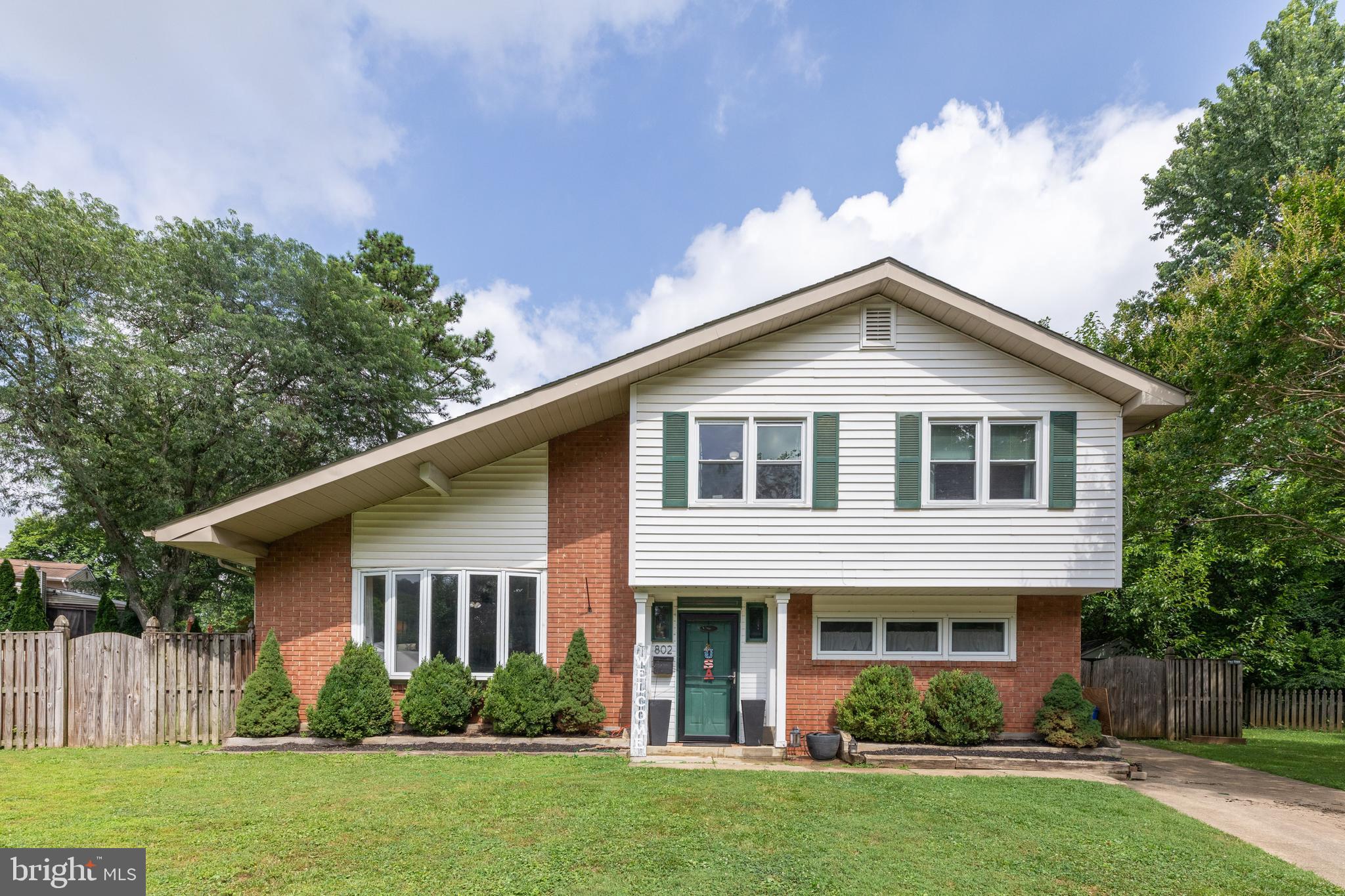 802 STREAMBANK COURT