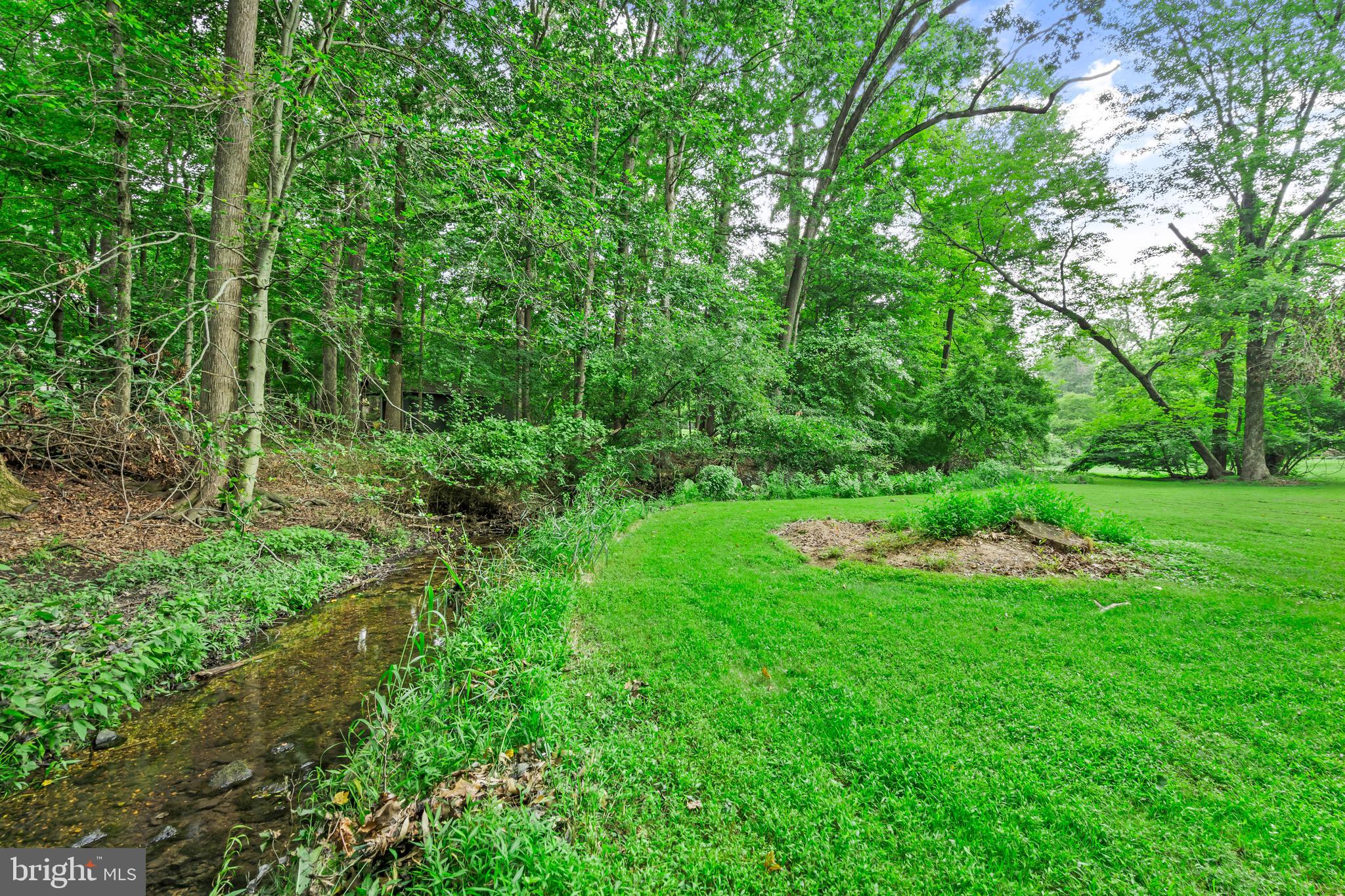 2001A WOODLAND DRIVE