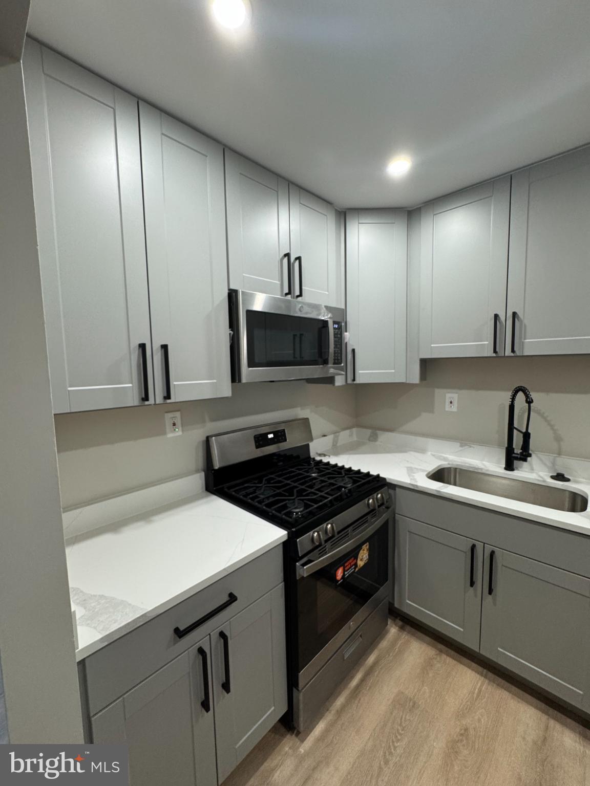 SWANN HILL CONDOMINIUMS - Residential