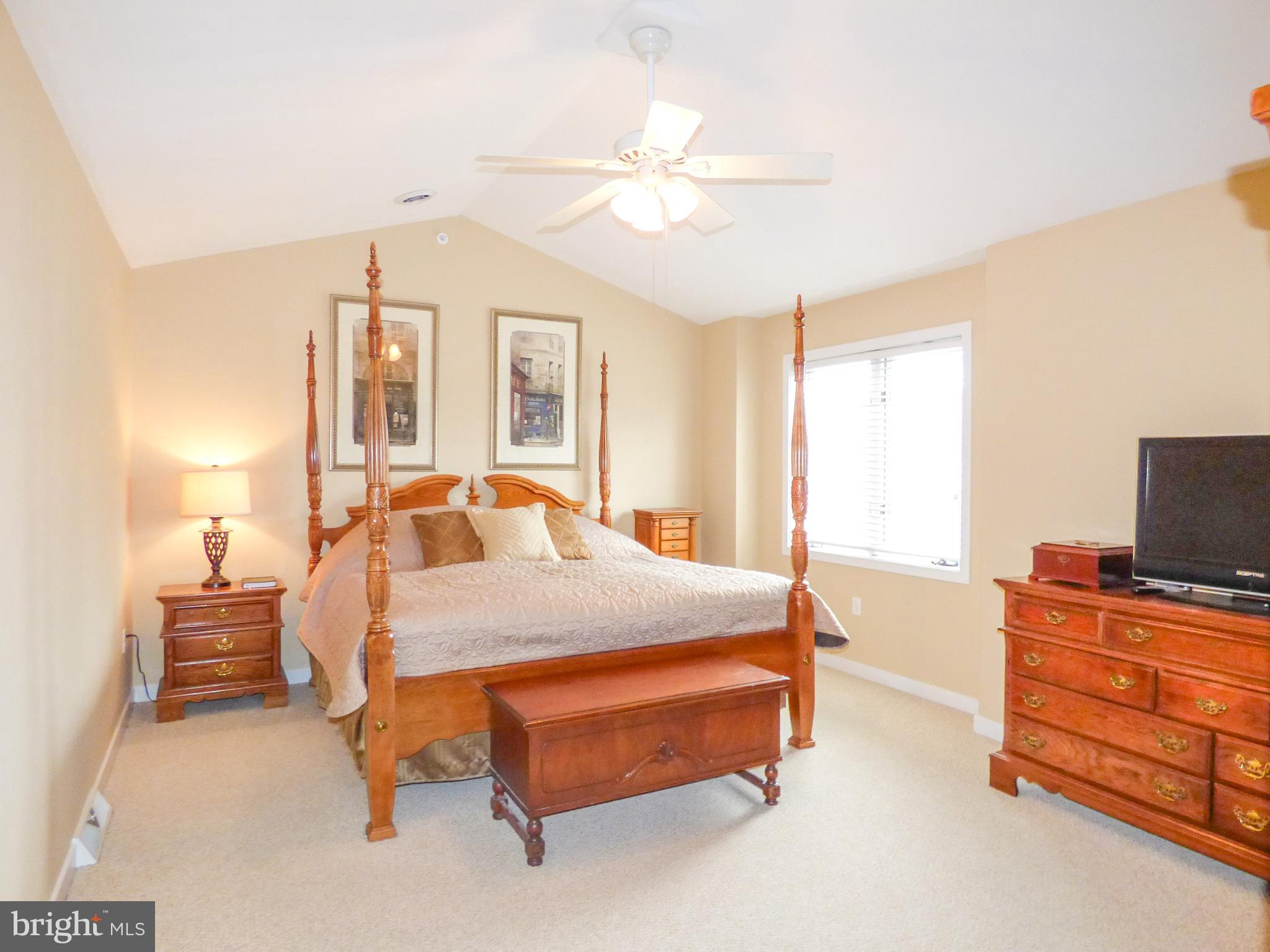 HERITAGE CREST CONDOS - Residential