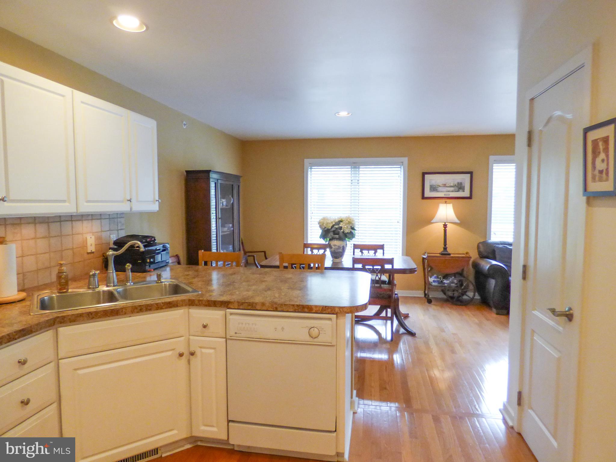 HERITAGE CREST CONDOS - Residential