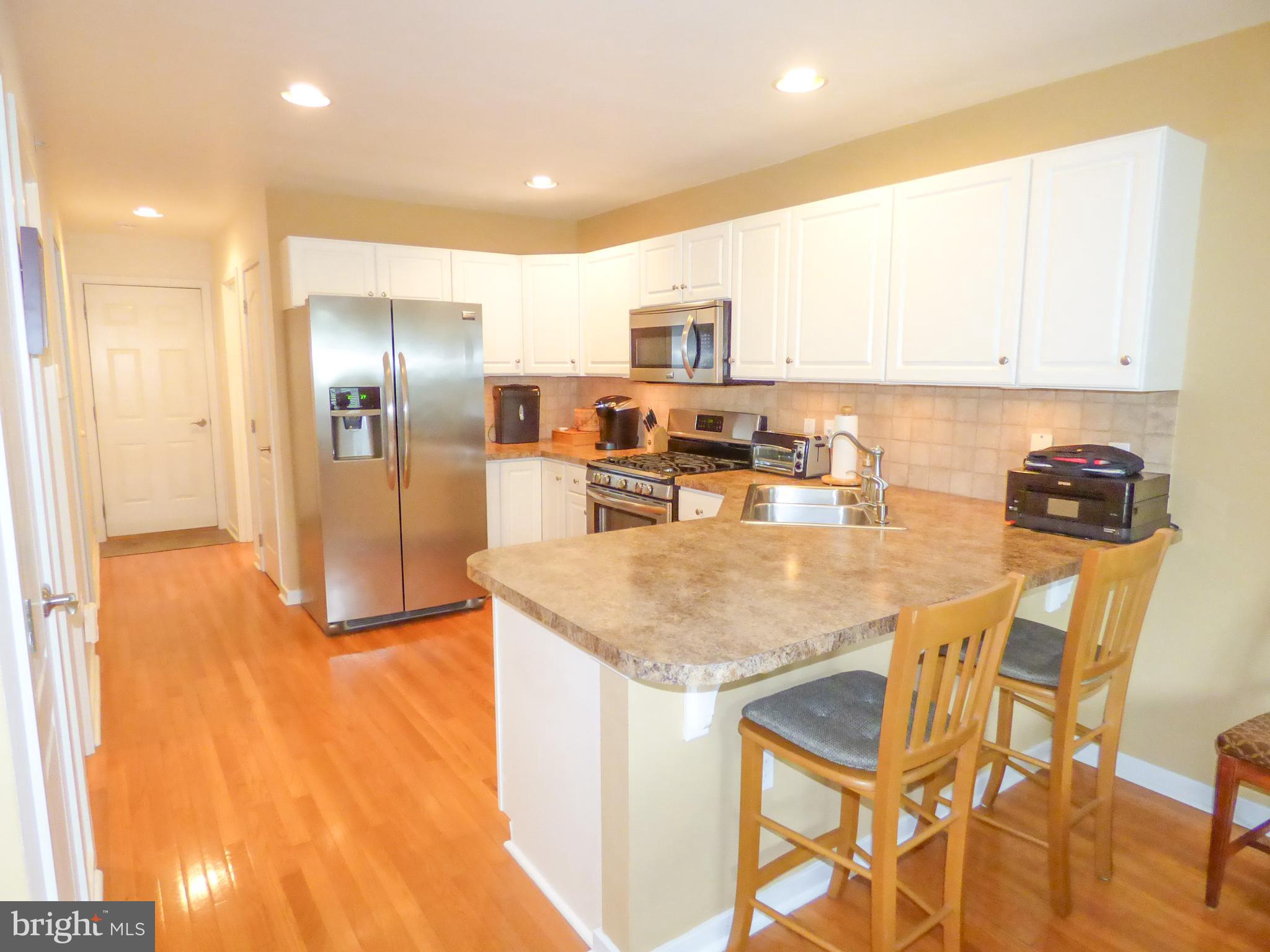 HERITAGE CREST CONDOS - Residential