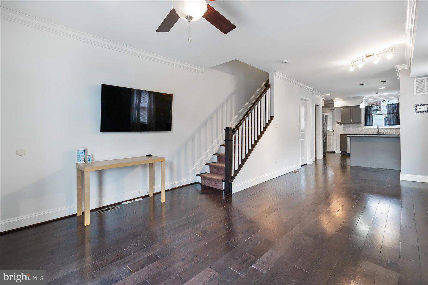 LOCUST POINT - Residential