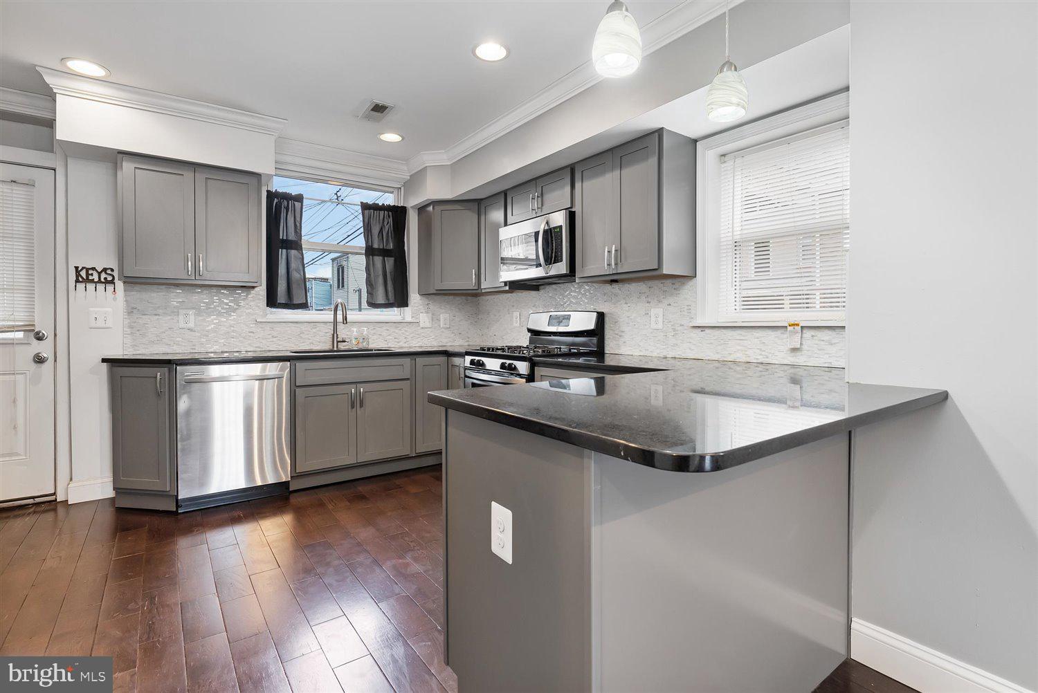 LOCUST POINT - Residential