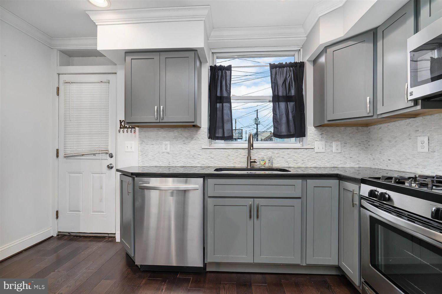 LOCUST POINT - Residential