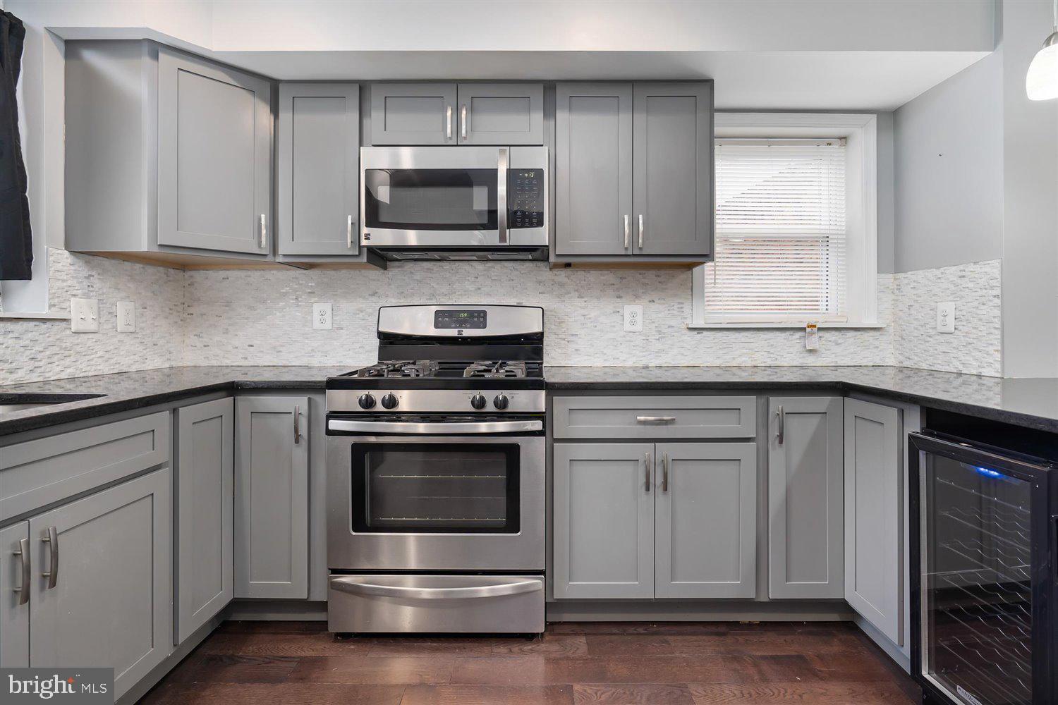 LOCUST POINT - Residential