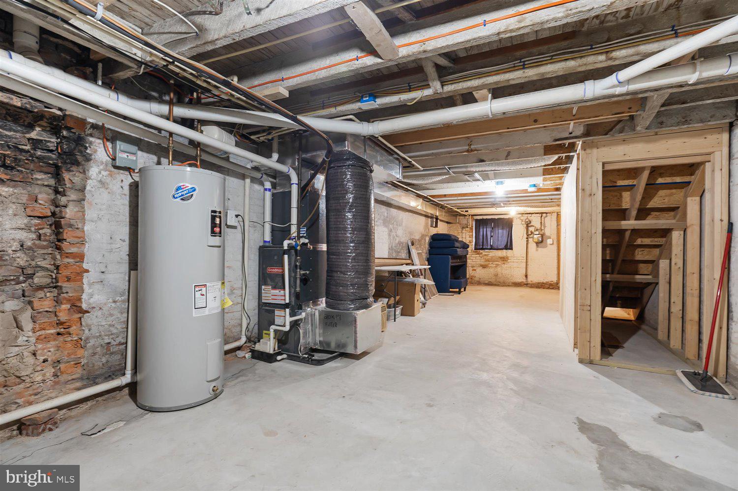 LOCUST POINT - Residential