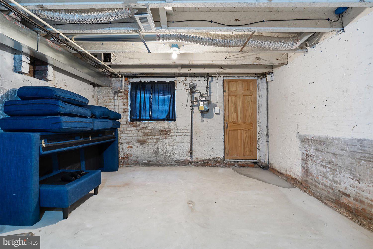 LOCUST POINT - Residential