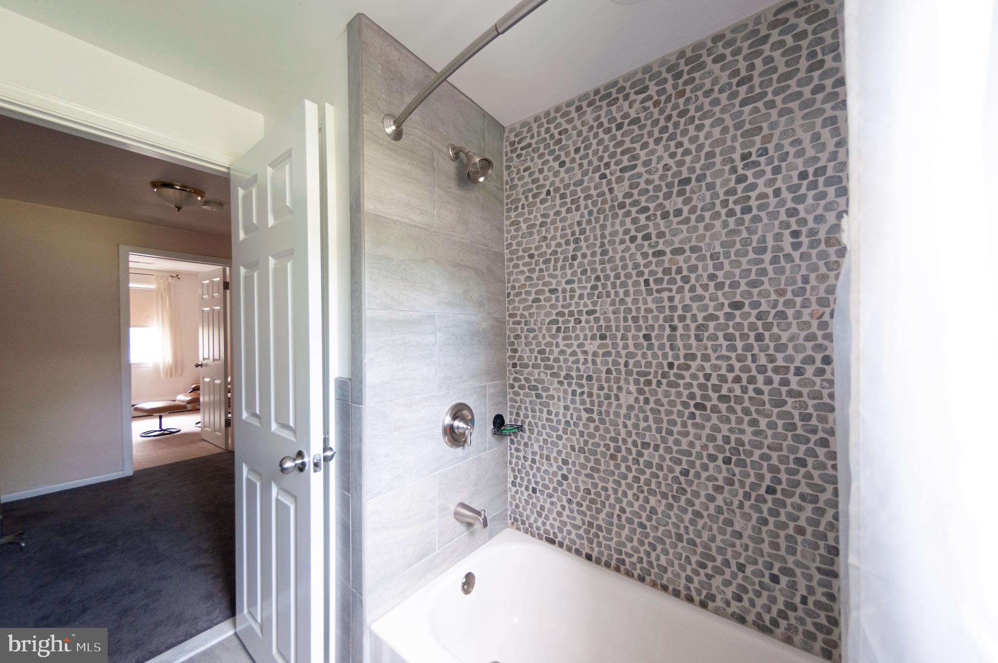 HUNTINGDON VALLEY - Residential