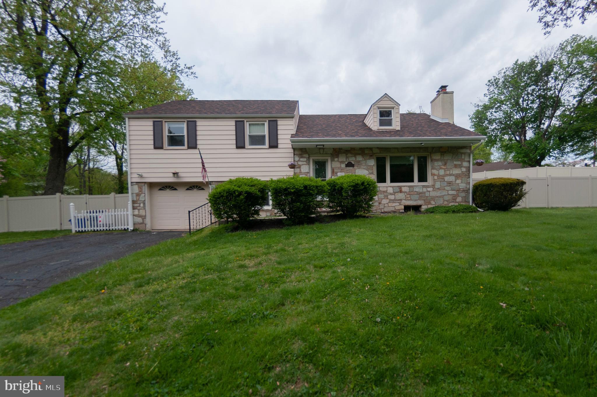 HUNTINGDON VALLEY - Residential