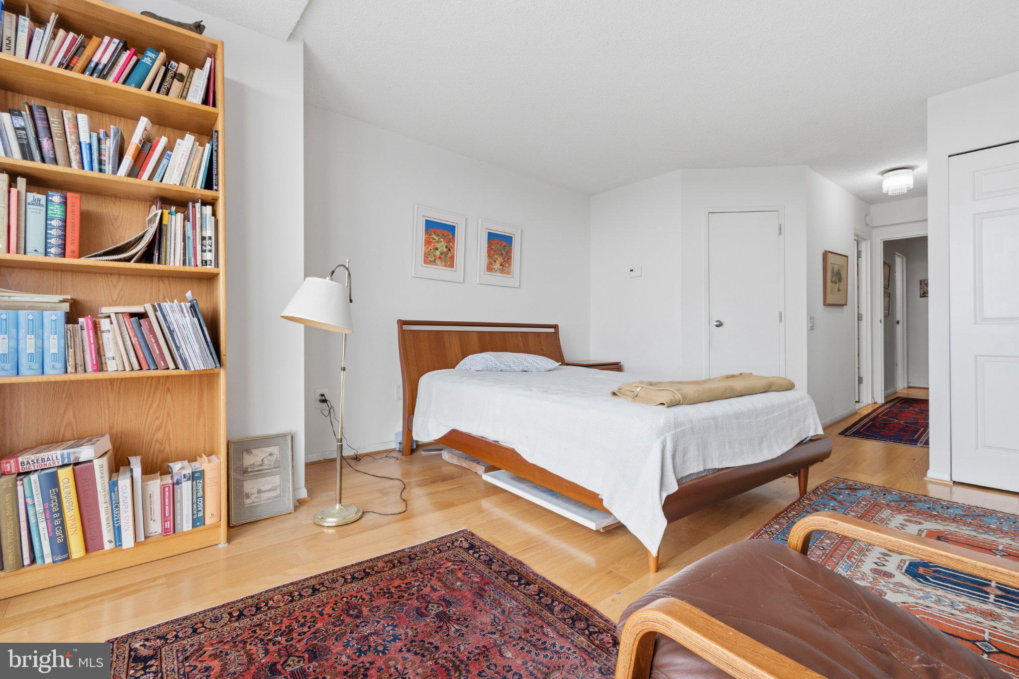 WASHINGTON SQ - Residential