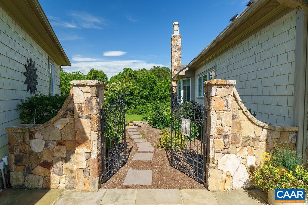 THE ROCKS - Residential