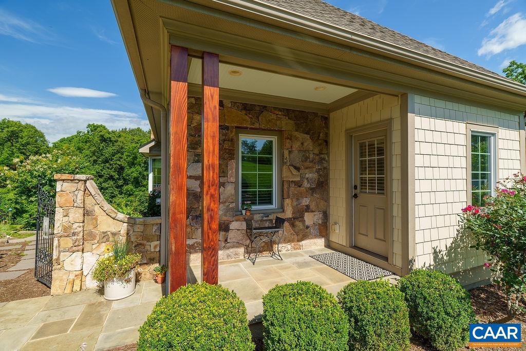 THE ROCKS - Residential