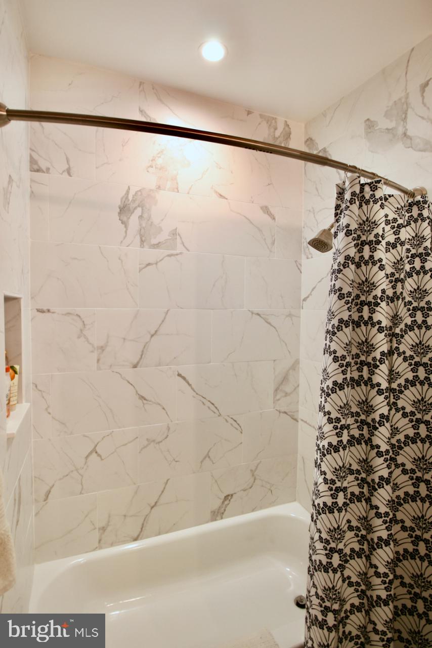 HIGHLANDTOWN - Residential Lease