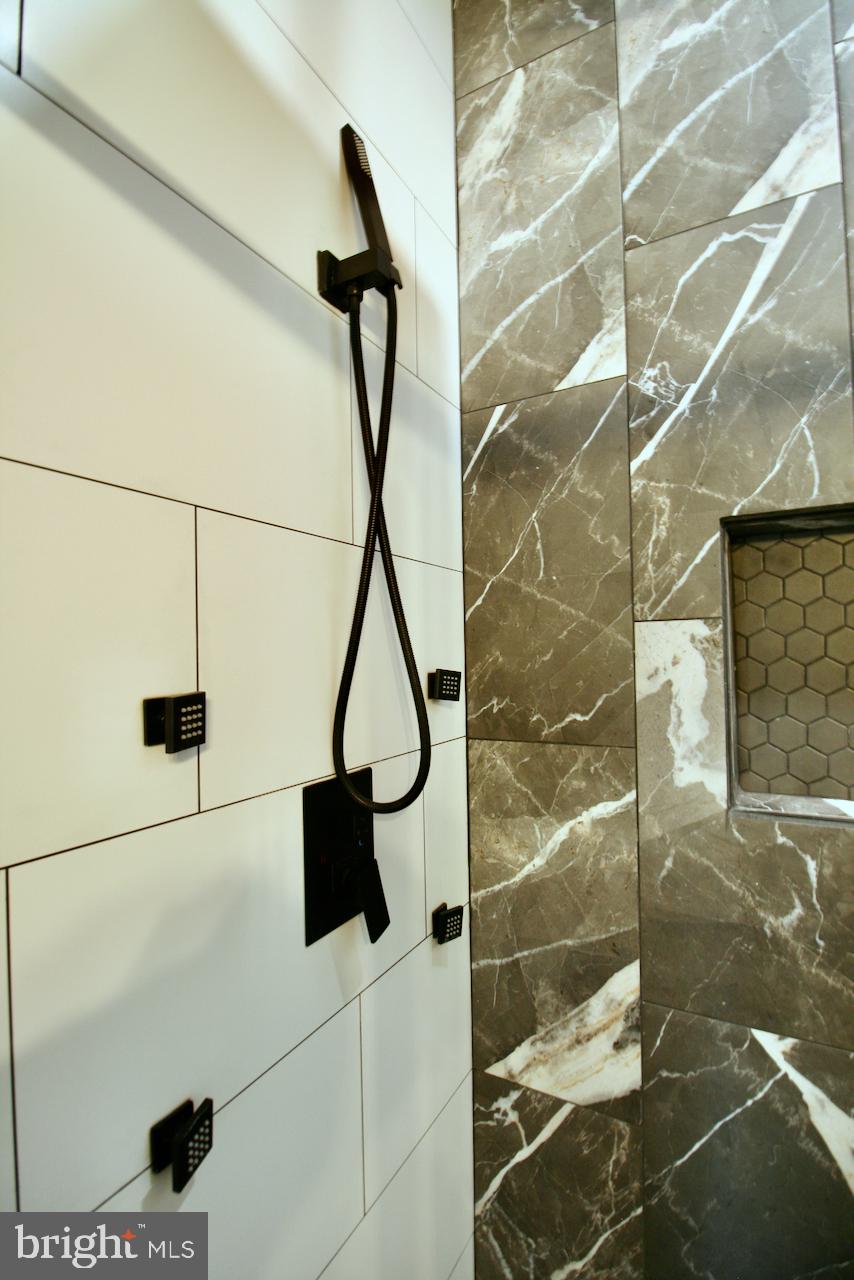 HIGHLANDTOWN - Residential Lease