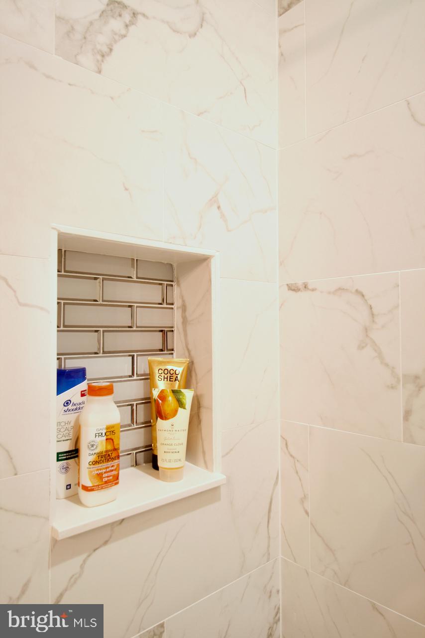 HIGHLANDTOWN - Residential Lease