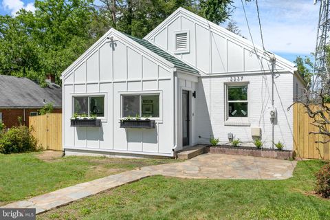 Photo of 2237 N Harrison Street, ARLINGTON, VA 22205 (MLS # VAAR2069952)