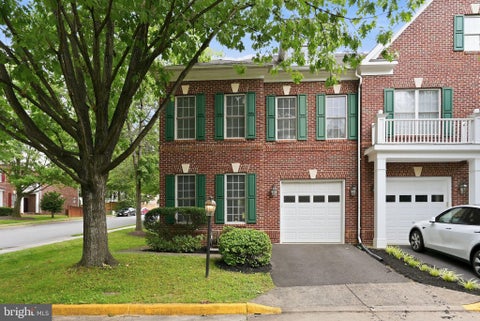 Townhouse For Sale - 4331 Delegate Court<br/> FAIRFAX, VA 22030