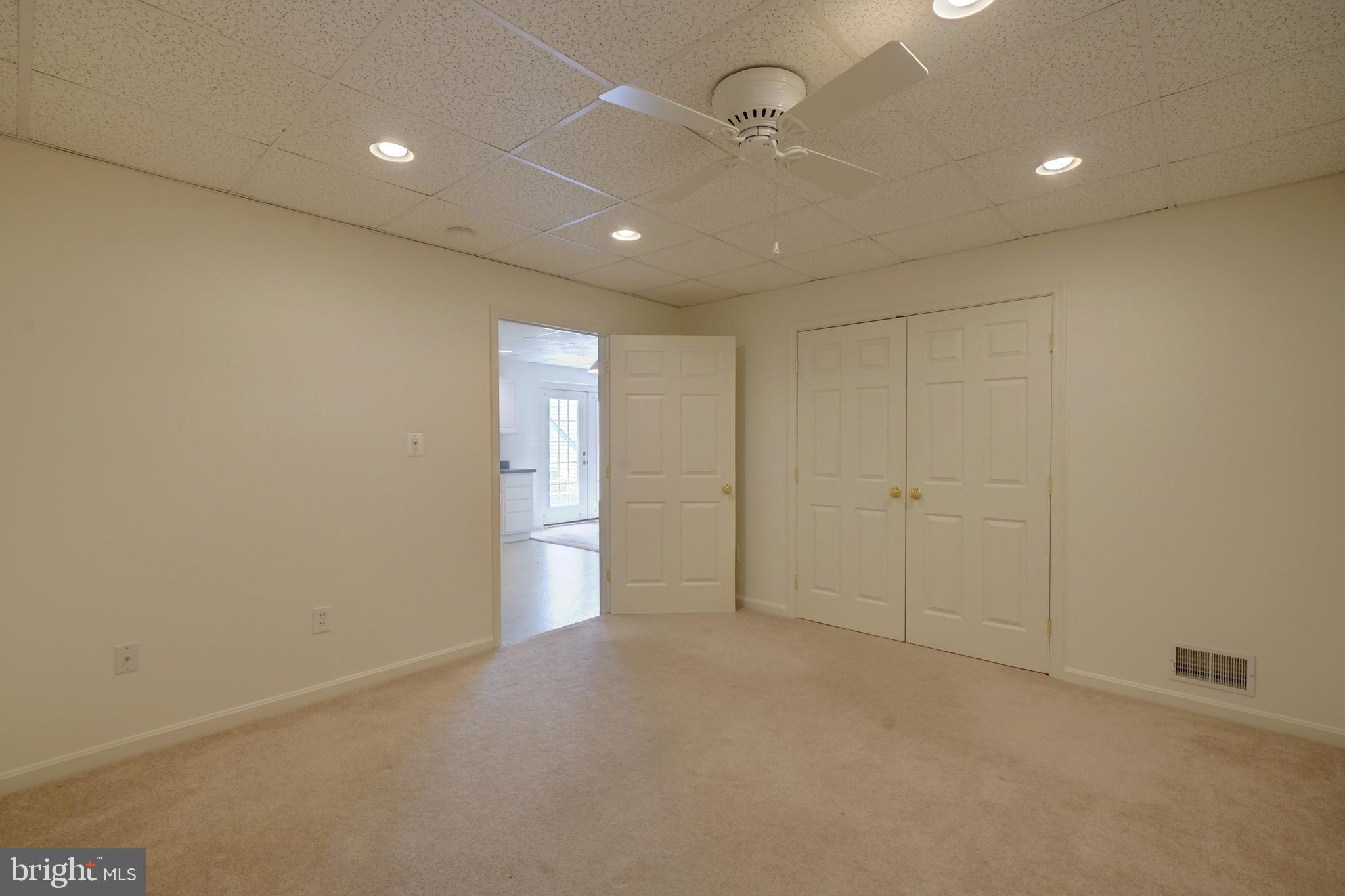 WELLINGTON ESTATES - Residential Lease