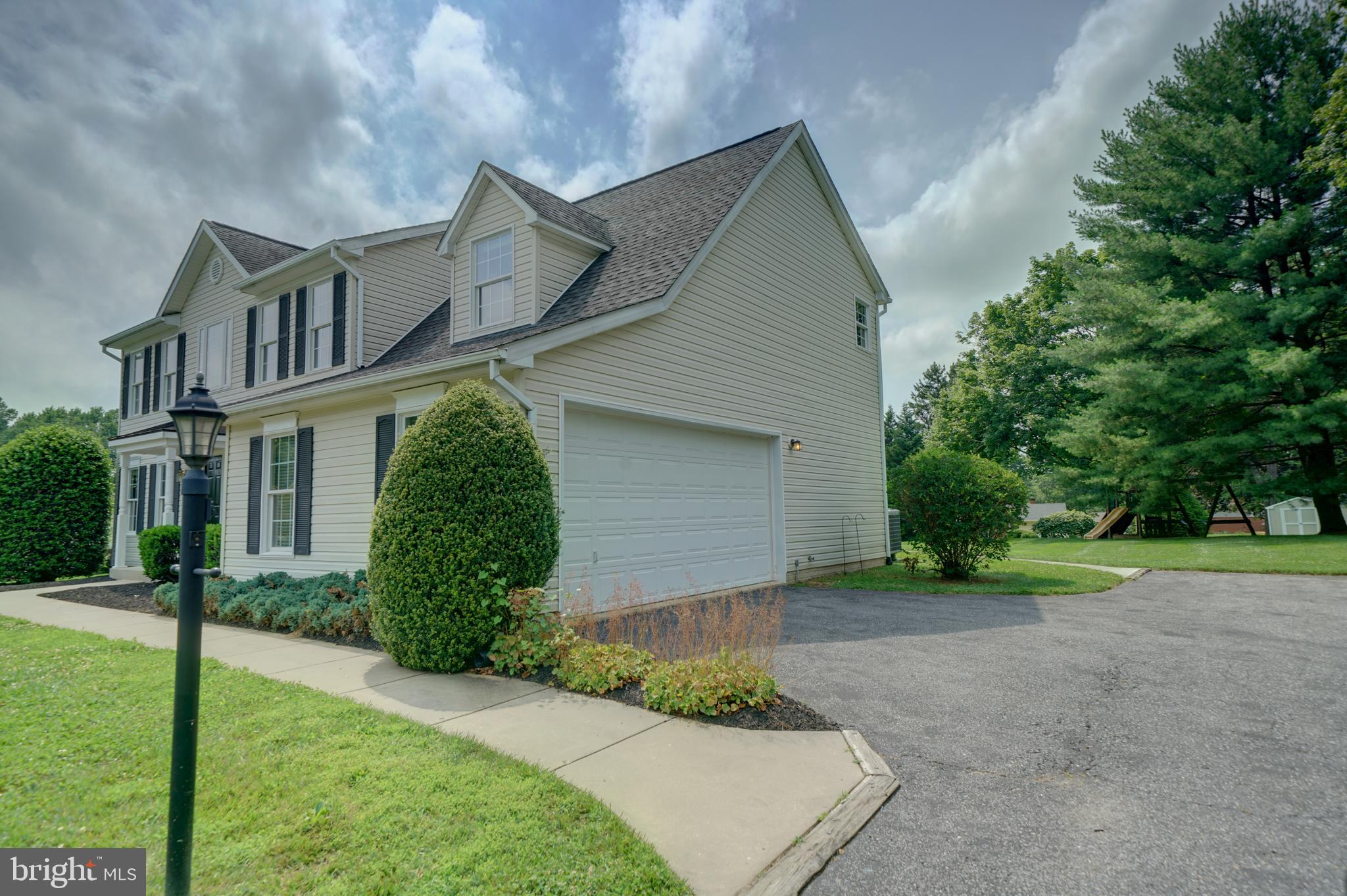 WELLINGTON ESTATES - Residential Lease