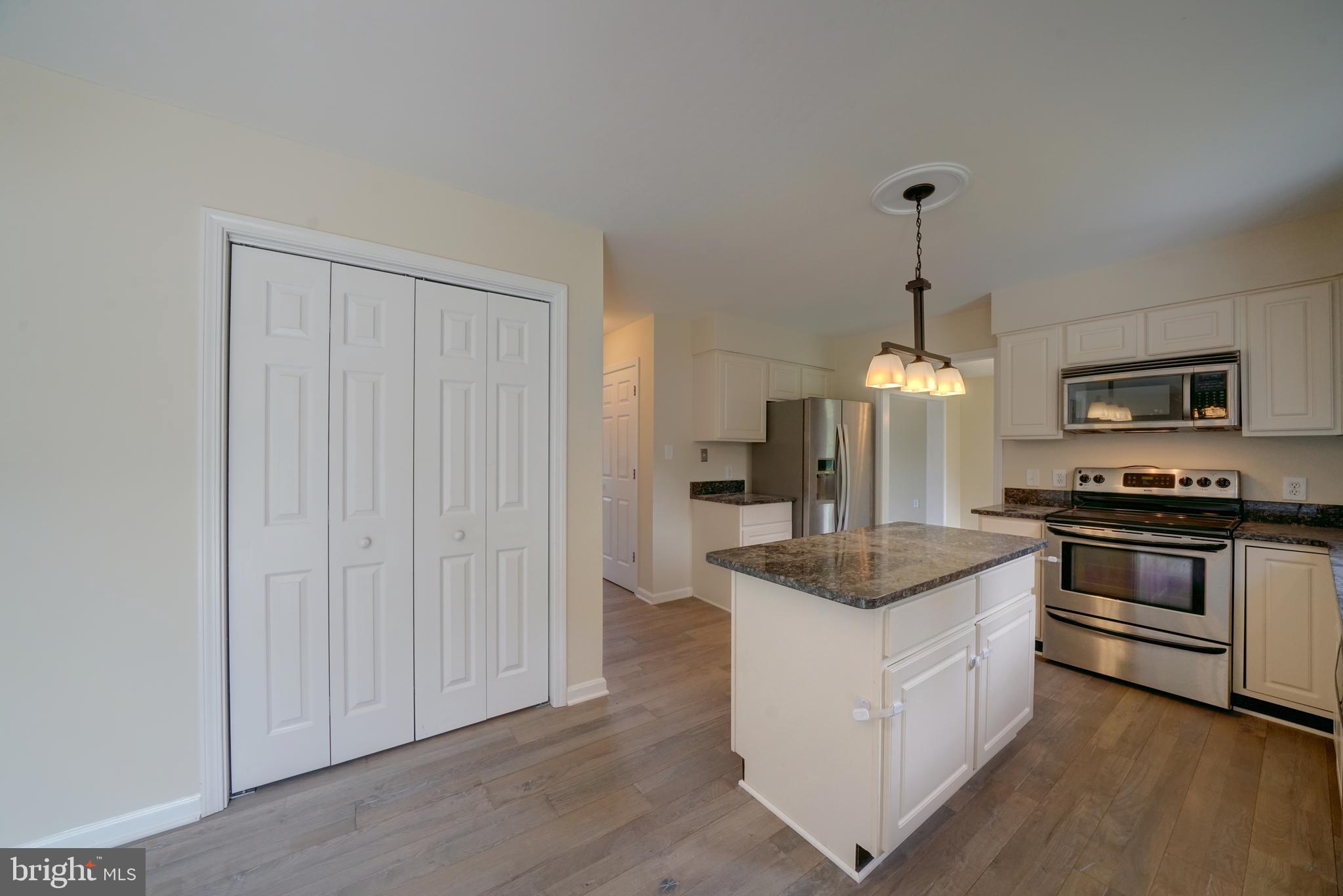 WELLINGTON ESTATES - Residential Lease