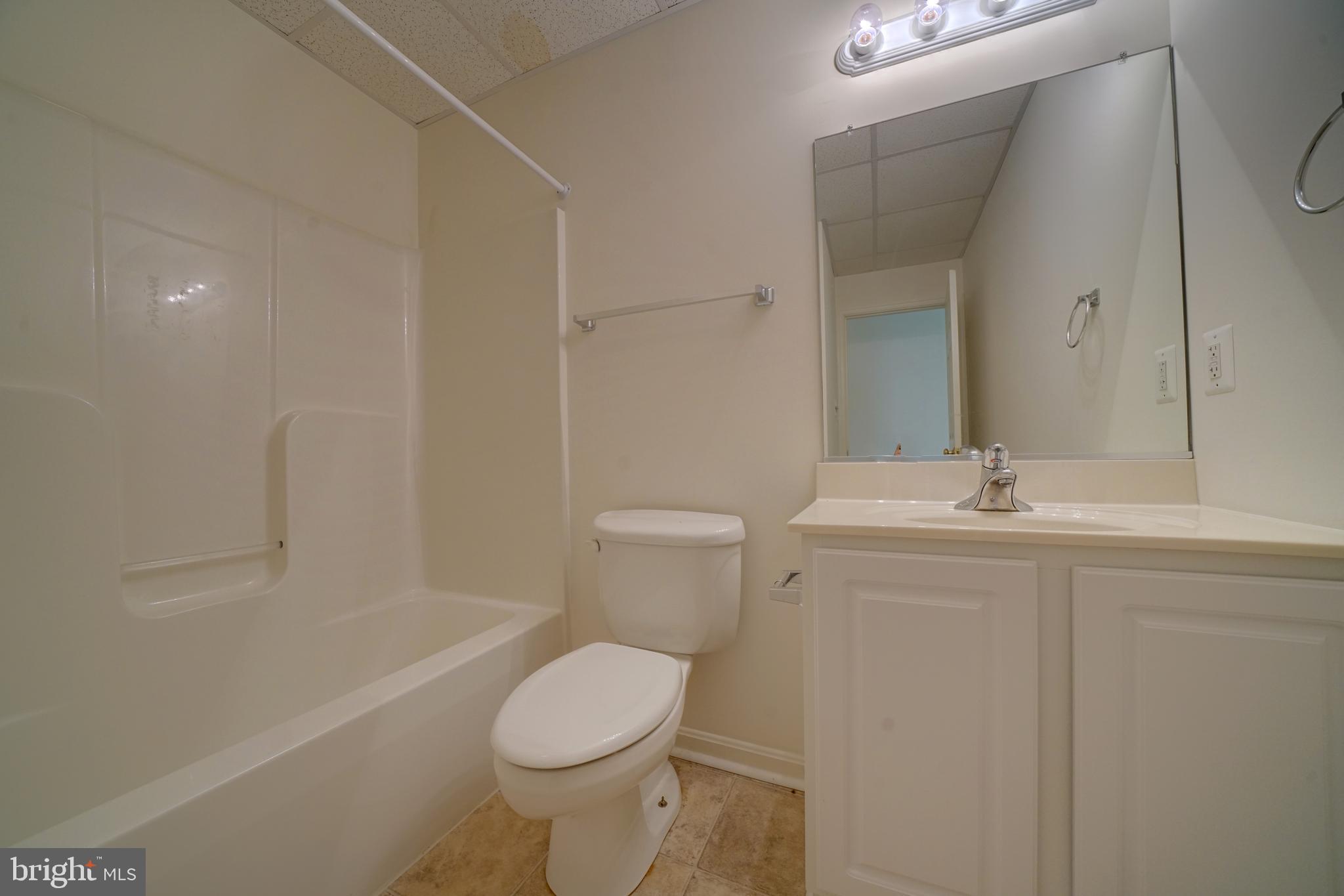 WELLINGTON ESTATES - Residential Lease