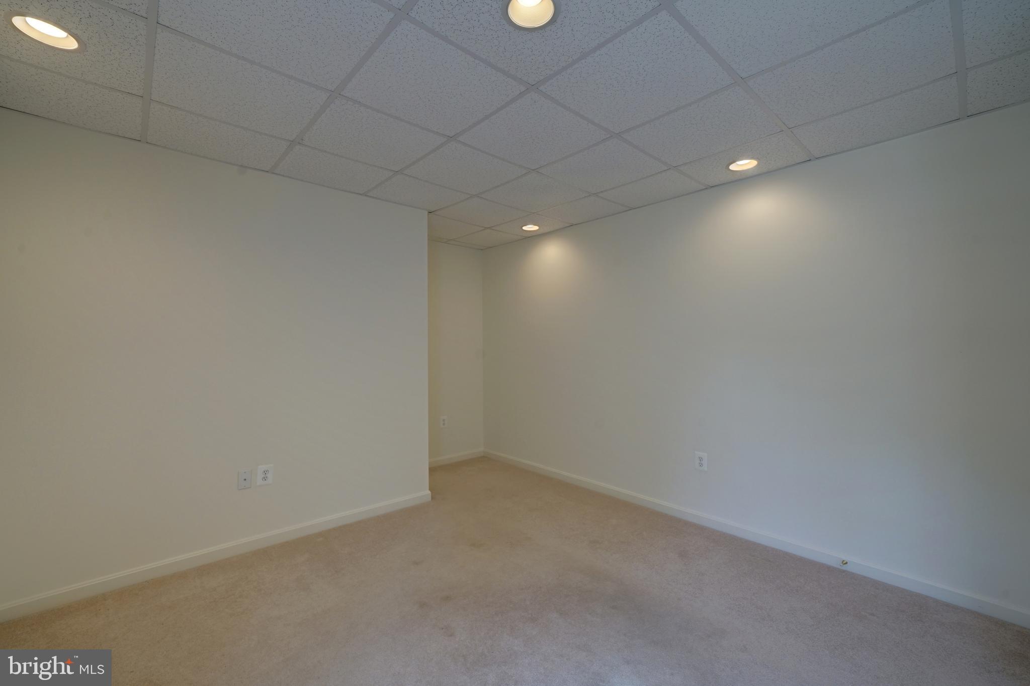 WELLINGTON ESTATES - Residential Lease