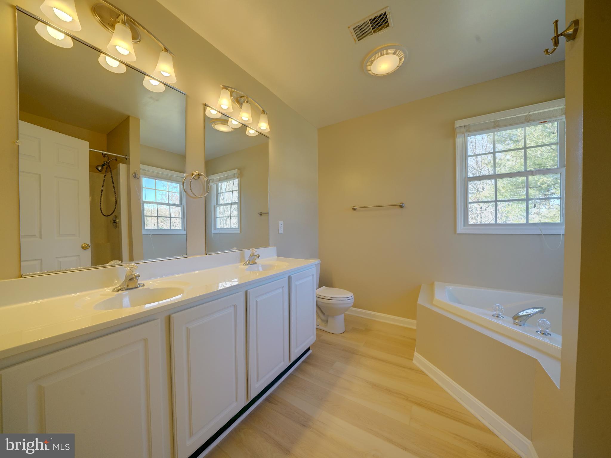 WELLINGTON ESTATES - Residential Lease