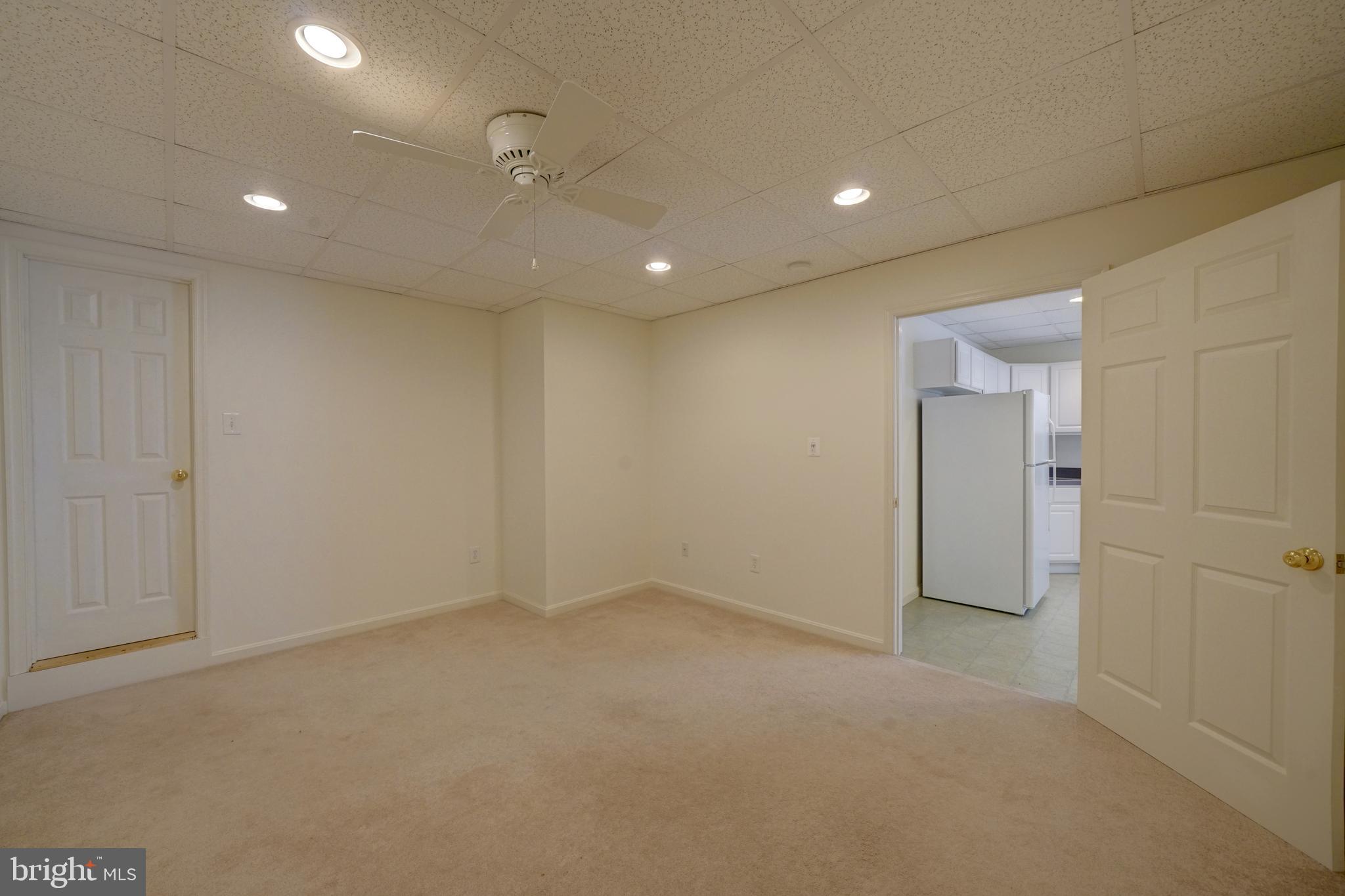 WELLINGTON ESTATES - Residential Lease