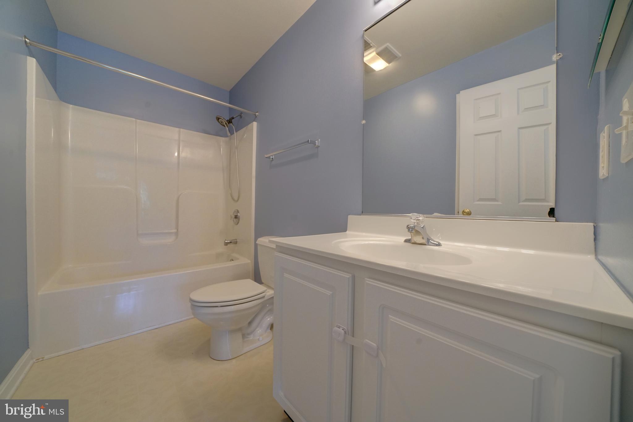 WELLINGTON ESTATES - Residential Lease